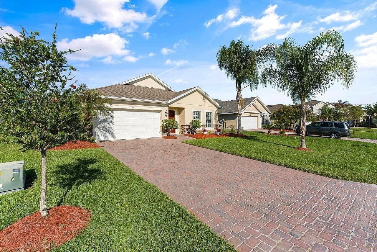 535 Valencia Circle SW, Vero Beach, FL 32968 — photo 4 of 43