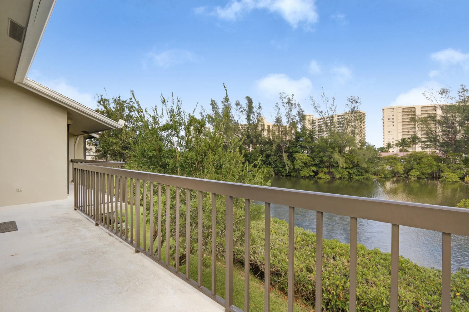 2206 S Fairway Dr S S, Jupiter, FL 33477 — photo 13 of 31