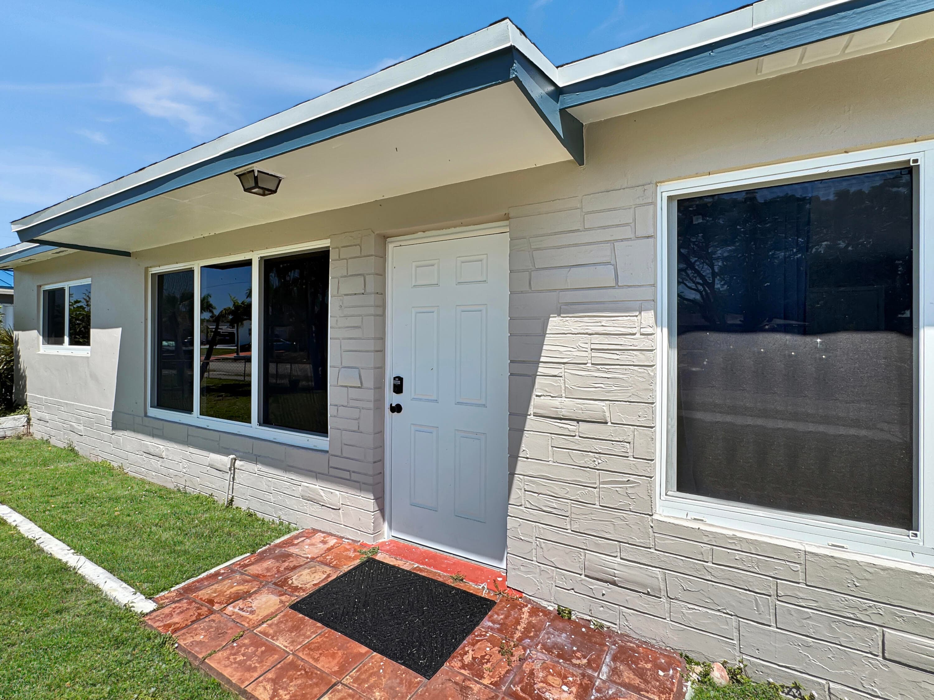 6751 Cody Street, Hollywood, FL 33024 — photo 3 of 32