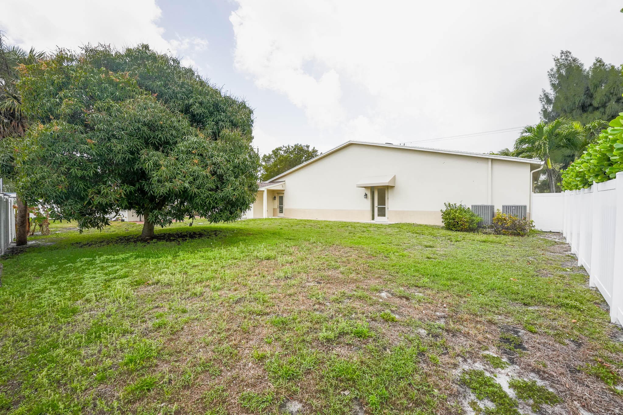 912 SE 4th Street, Boynton Beach, FL — photo 4 of 42