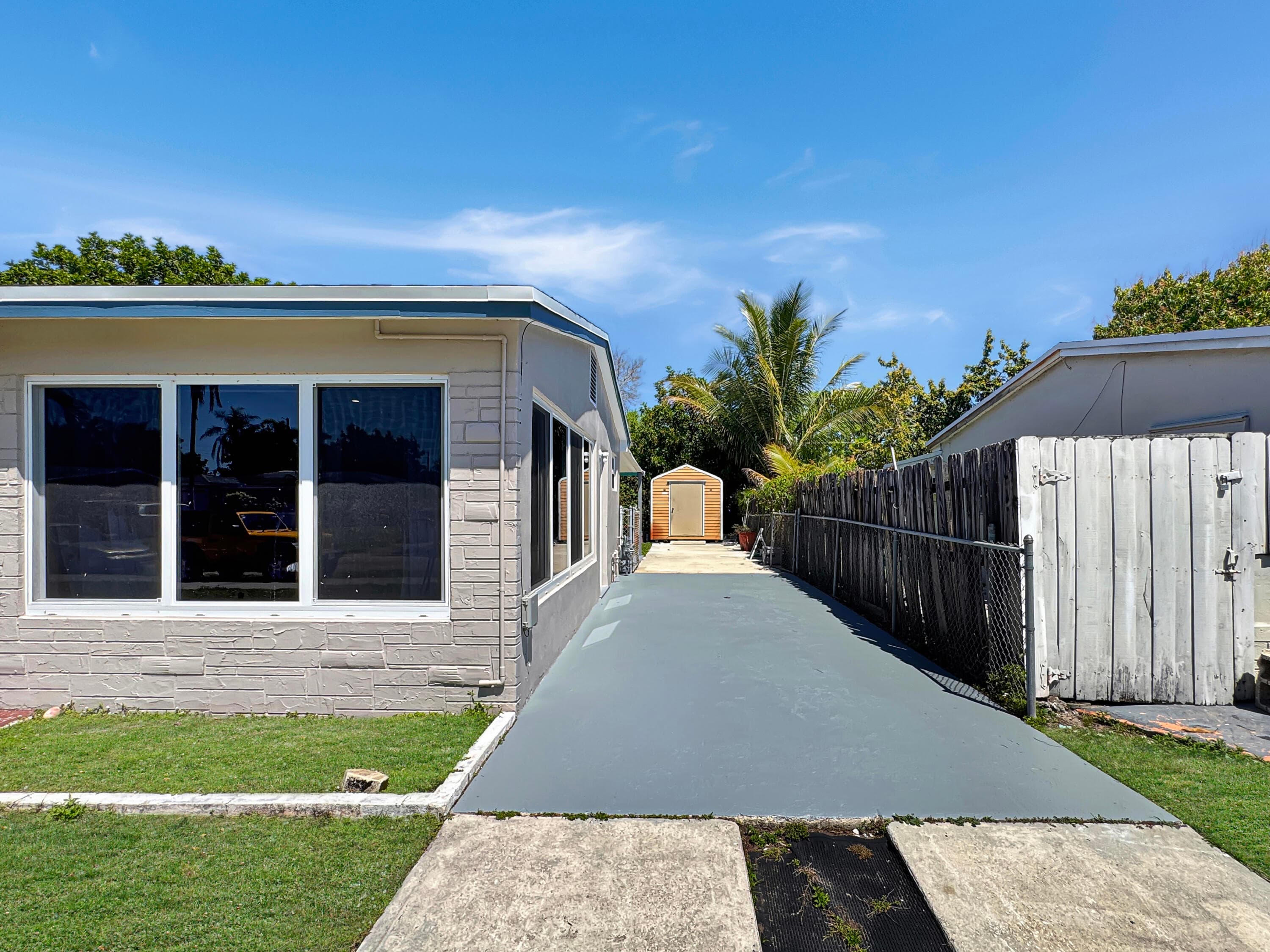 6751 Cody Street, Hollywood, FL 33024 — photo 4 of 32
