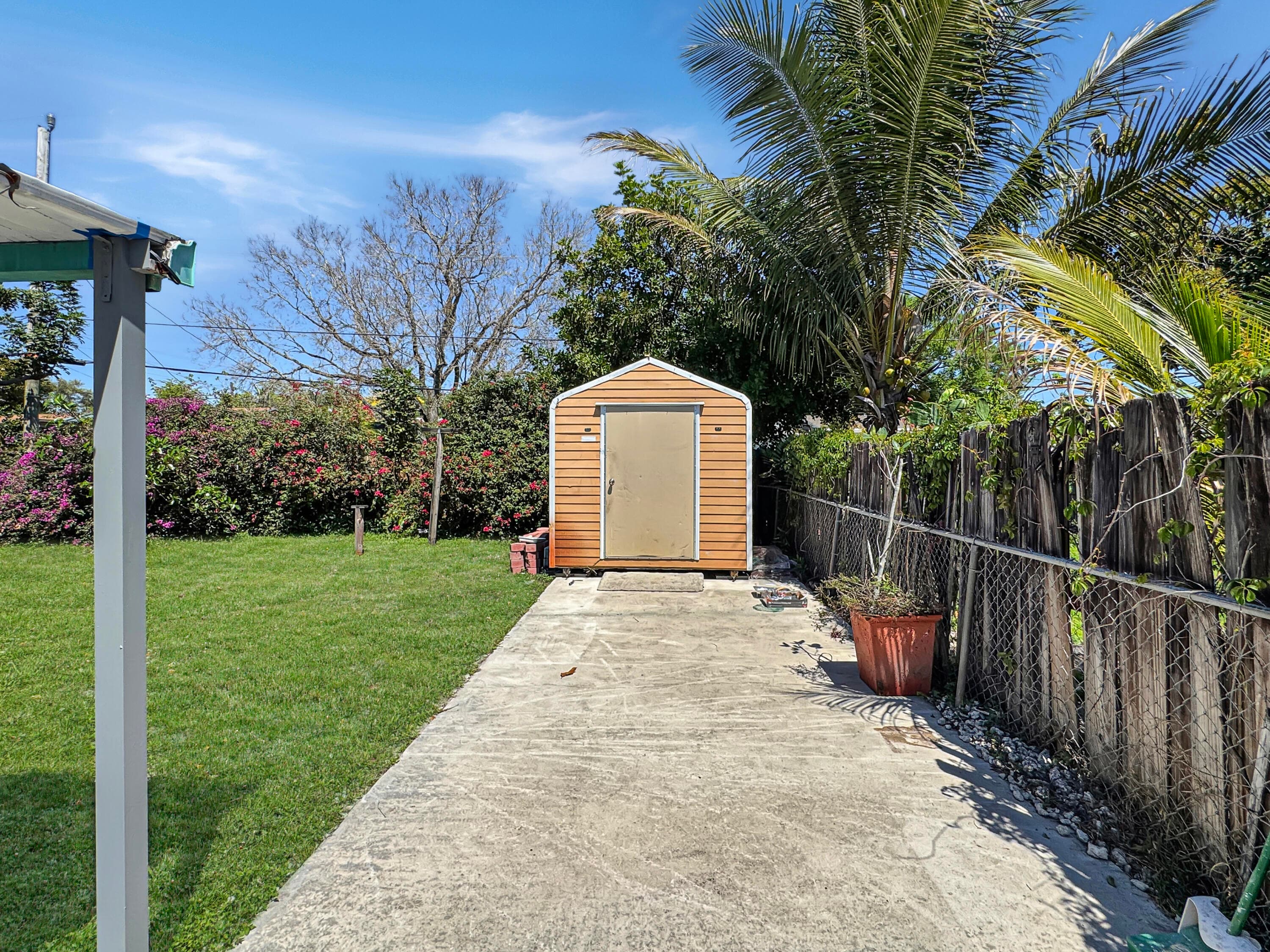 6751 Cody Street, Hollywood, FL 33024 — photo 5 of 32