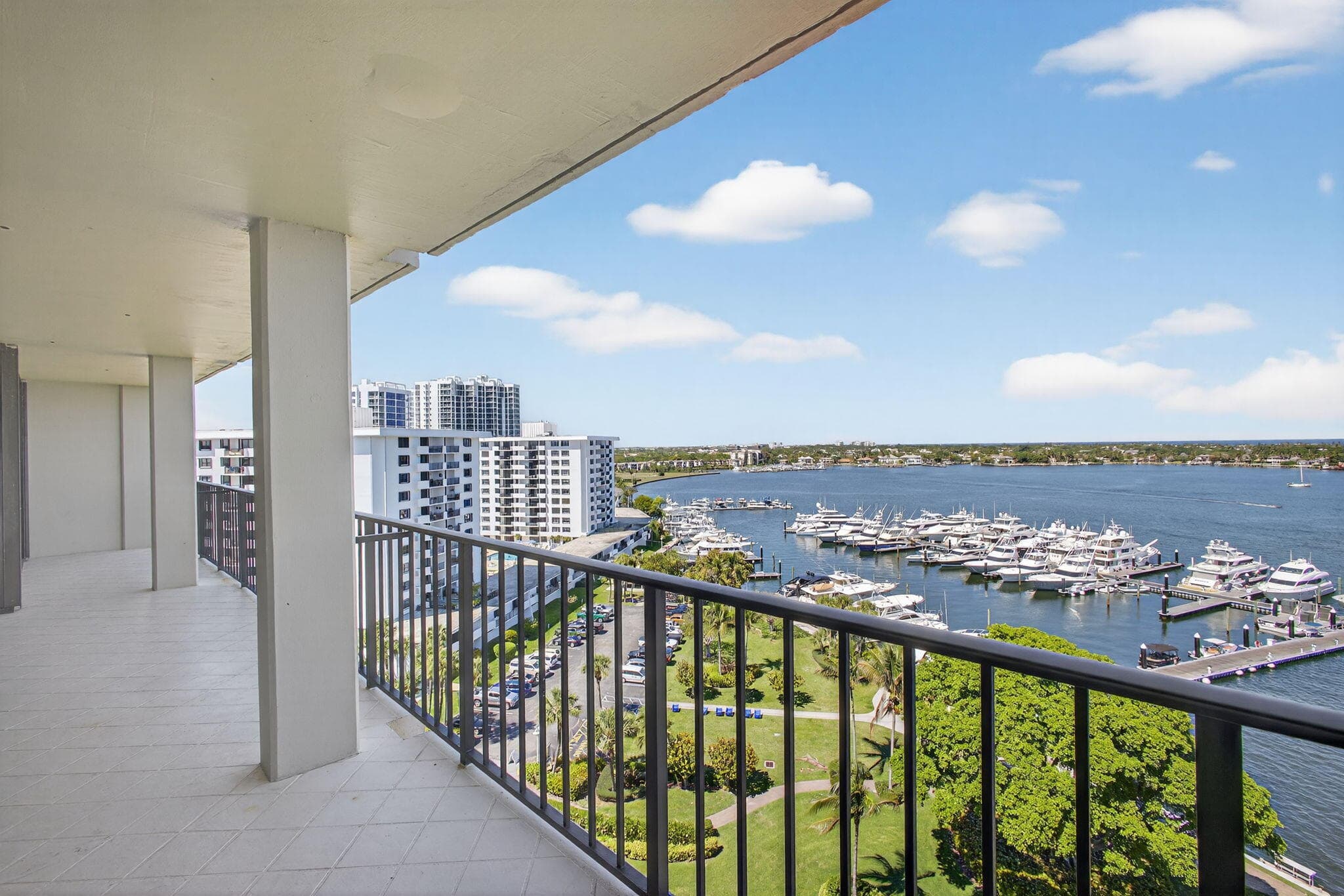 134 Lakeshore Drive T14, North Palm Beach, FL 33408 — photo 2 of 17