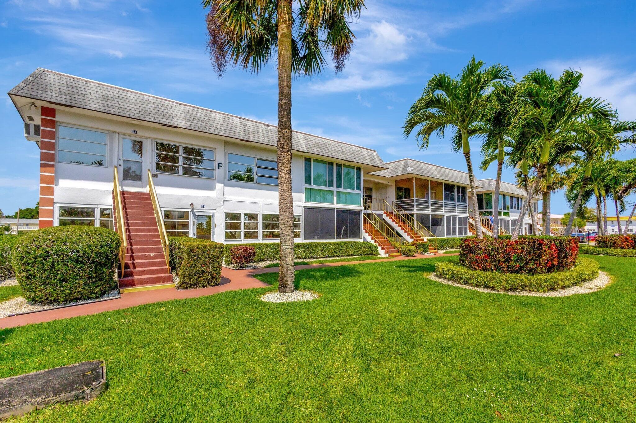52 Plymouth F, West Palm Beach, FL 33417 — photo 1 of 37