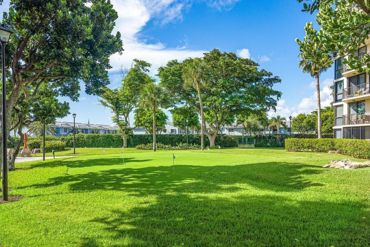 899 Jeffery Street 503, Boca Raton, FL 33487 — photo 2 of 27
