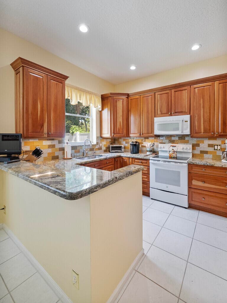8501 Golden Cypress Court, Lake Worth, FL 33467 — photo 9 of 32