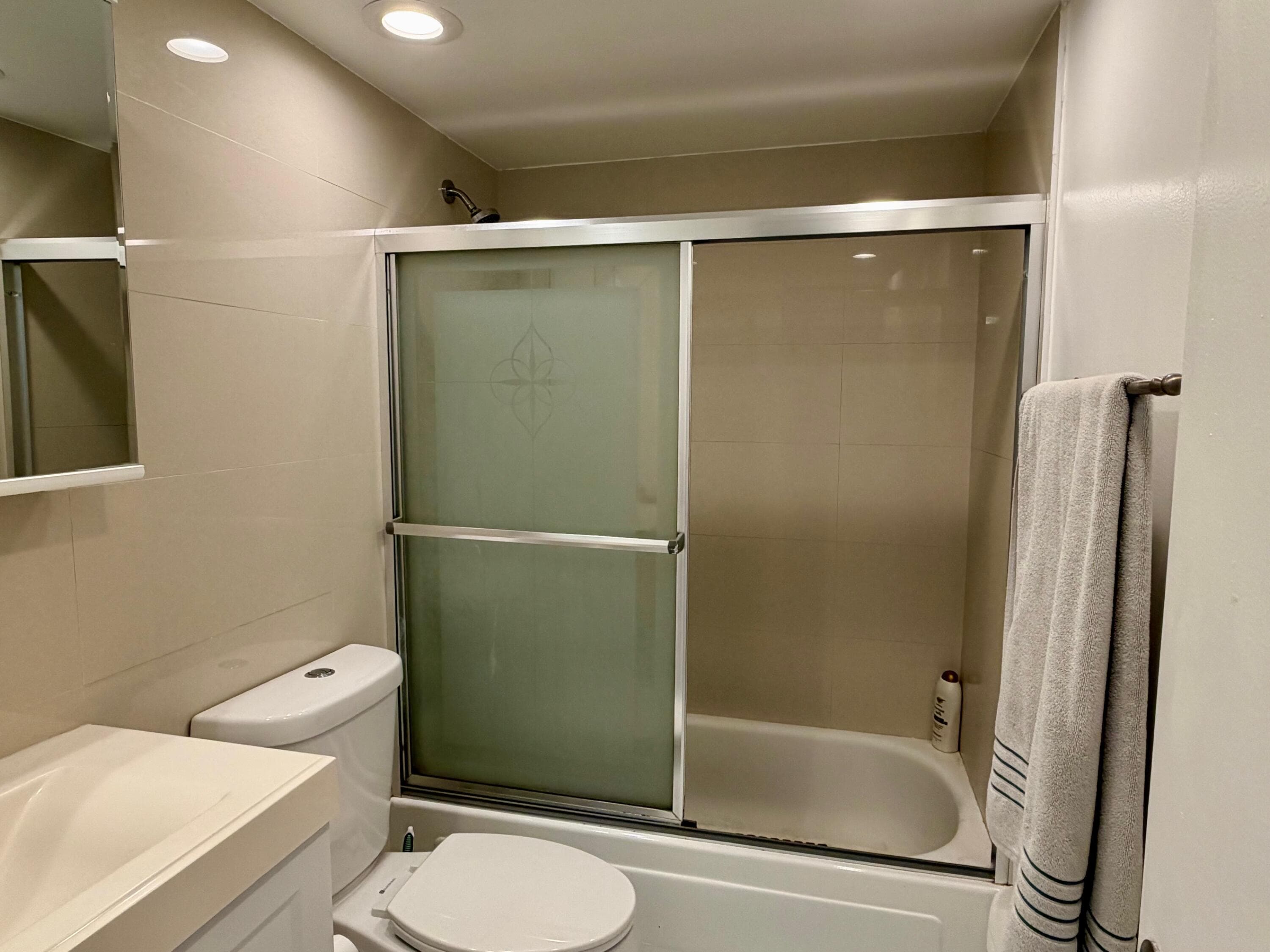 3000 Riomar Street 410, Fort Lauderdale, FL 33304 — photo 9 of 26