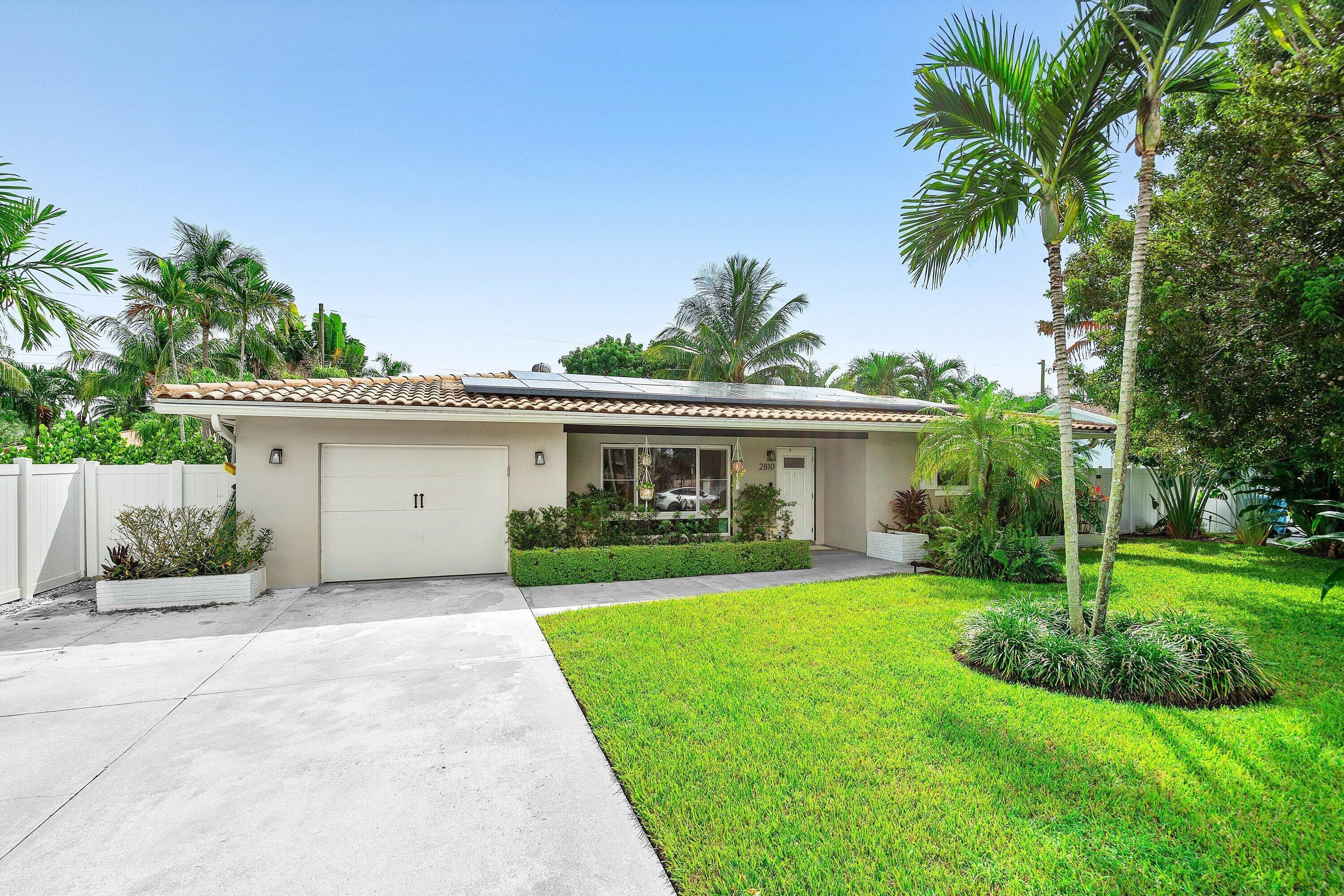 2810 SW 5th Street, Boynton Beach, FL 33435 — photo 2 of 84