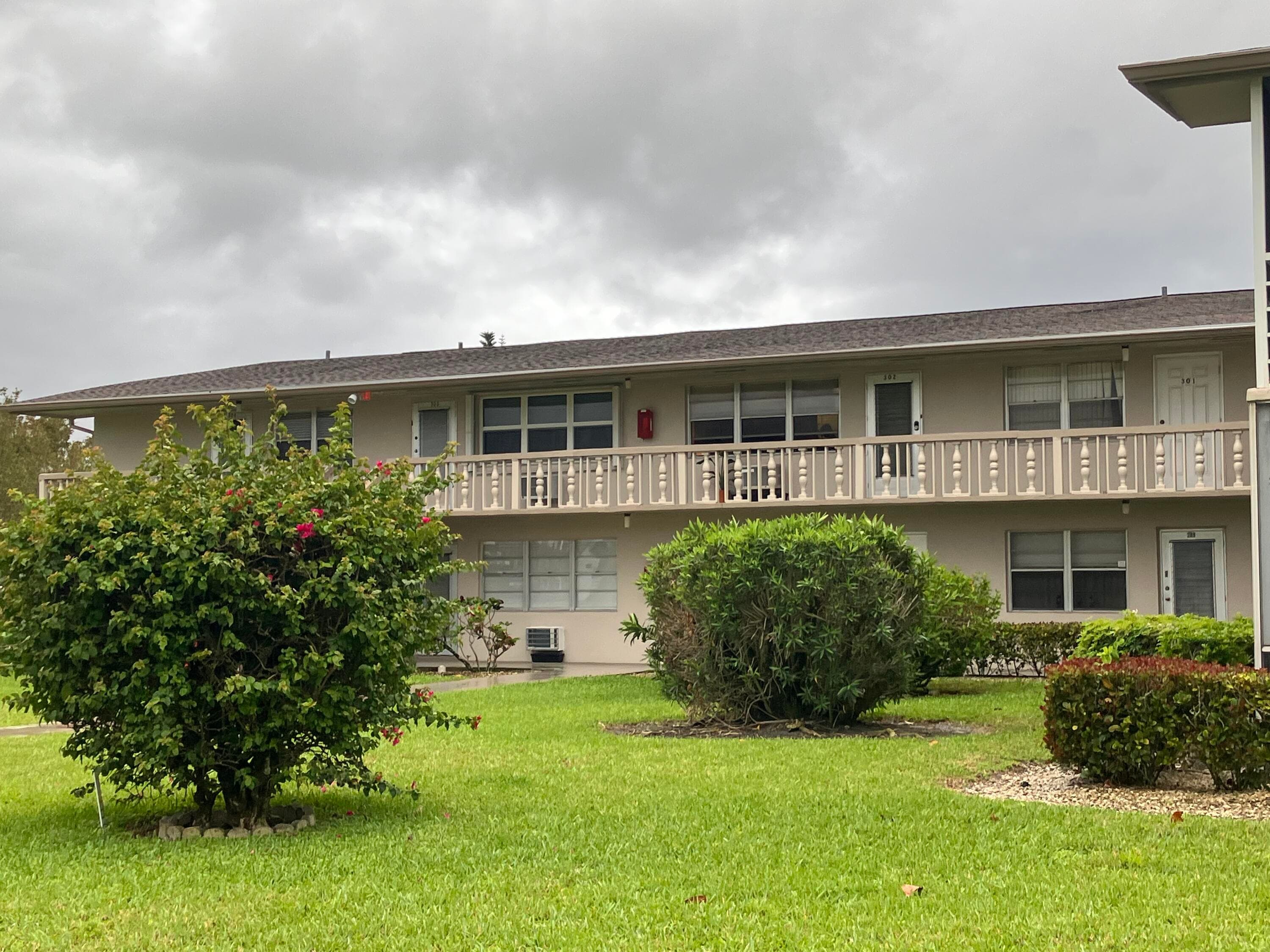 302 Northampton O, West Palm Beach, FL 33417 — photo 1 of 28
