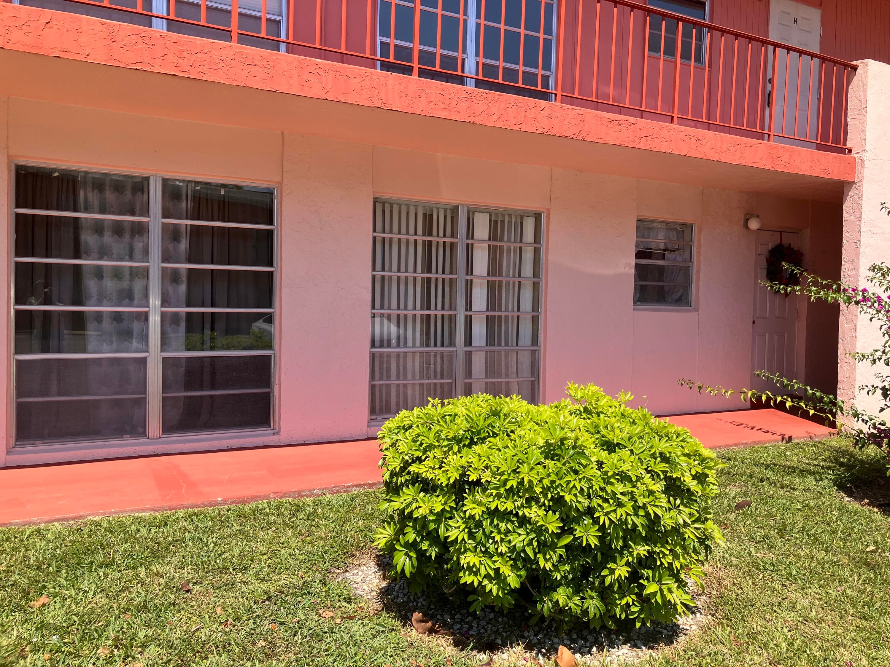 17 Golfs Edge D, West Palm Beach, FL 33417 — photo 1 of 19