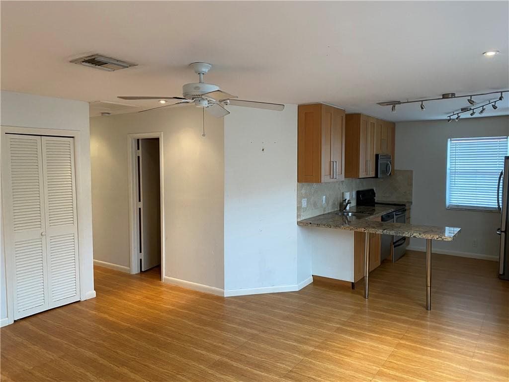713 SE 18th Street, Fort Lauderdale, FL 33316 — photo 2 of 9