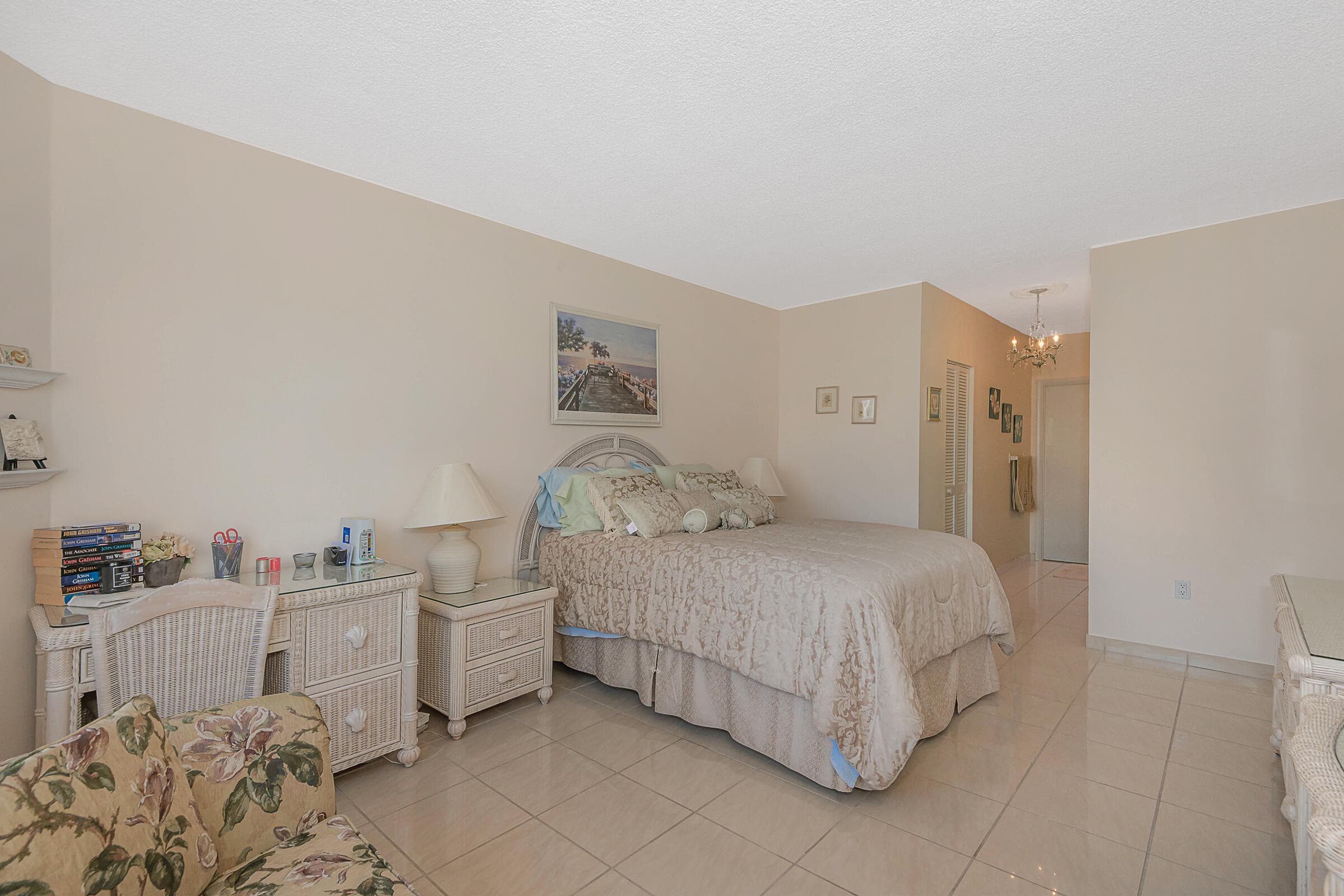 Condominium in Hallandale Beach — photo 7 of 22