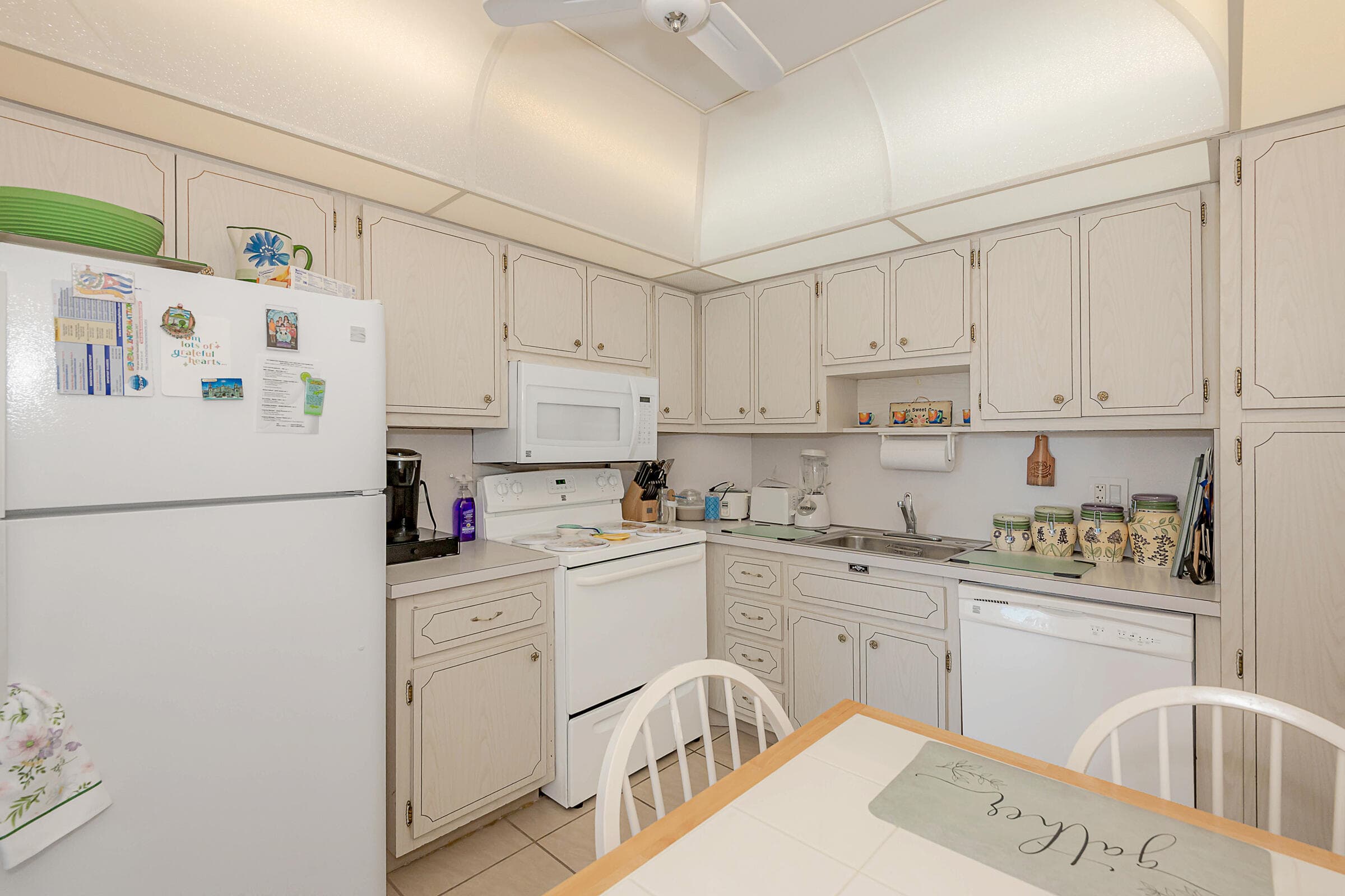 Condominium in Hallandale Beach — photo 17 of 22