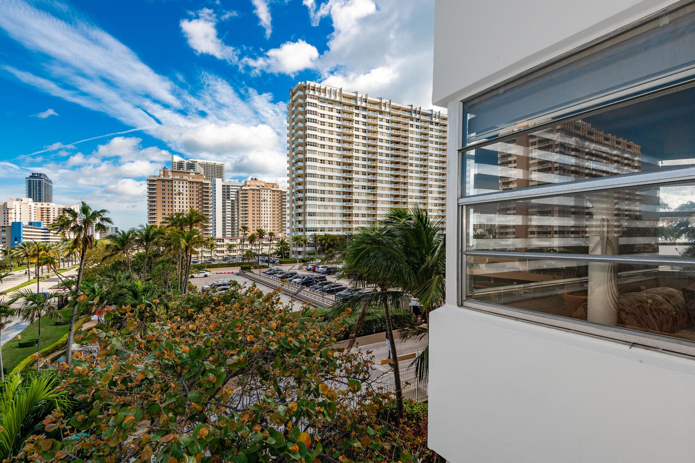 Condominium in Hallandale Beach — photo 21 of 22