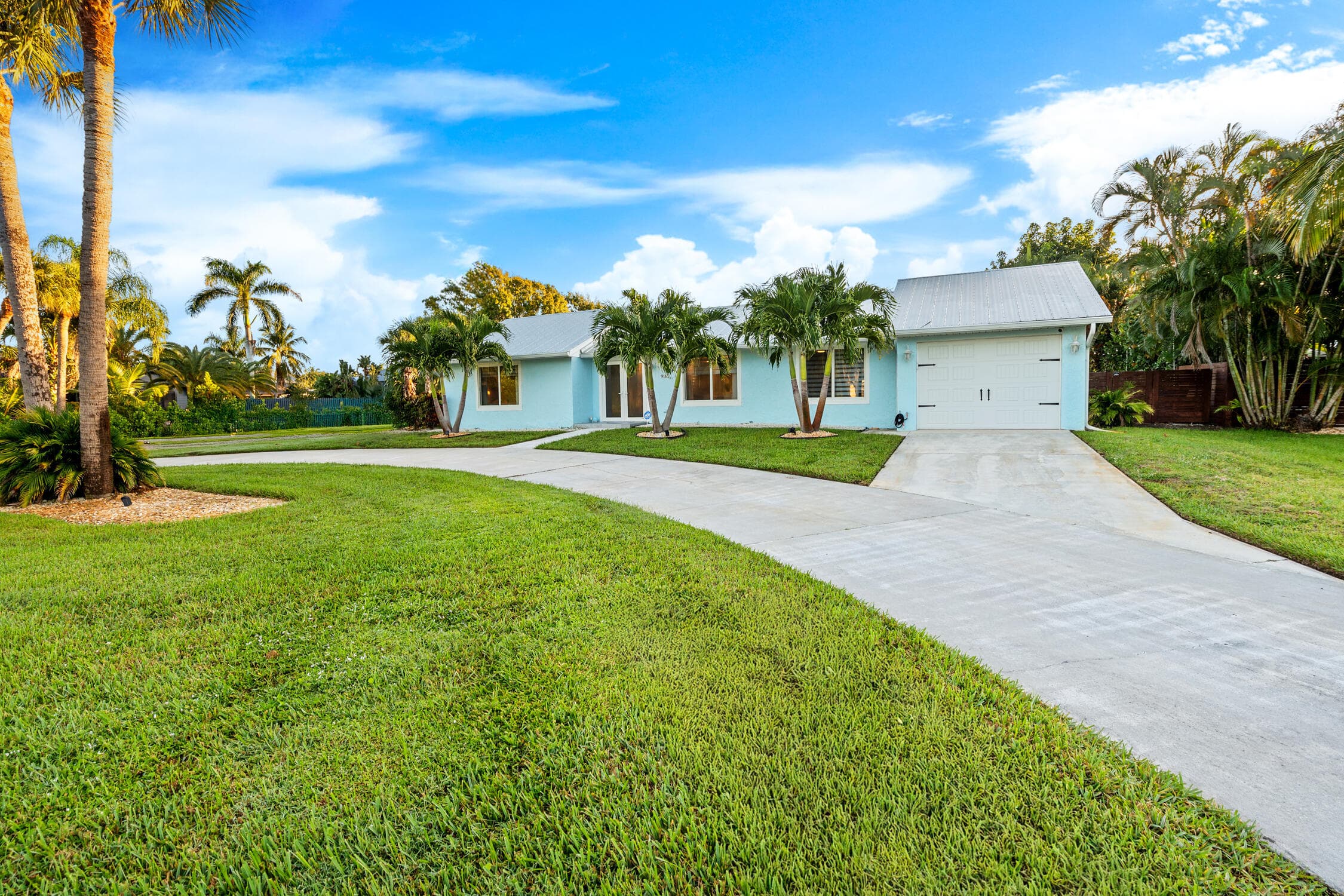 9165 SE Yacht Club Circle, Hobe Sound, FL 33455 — photo 4 of 39