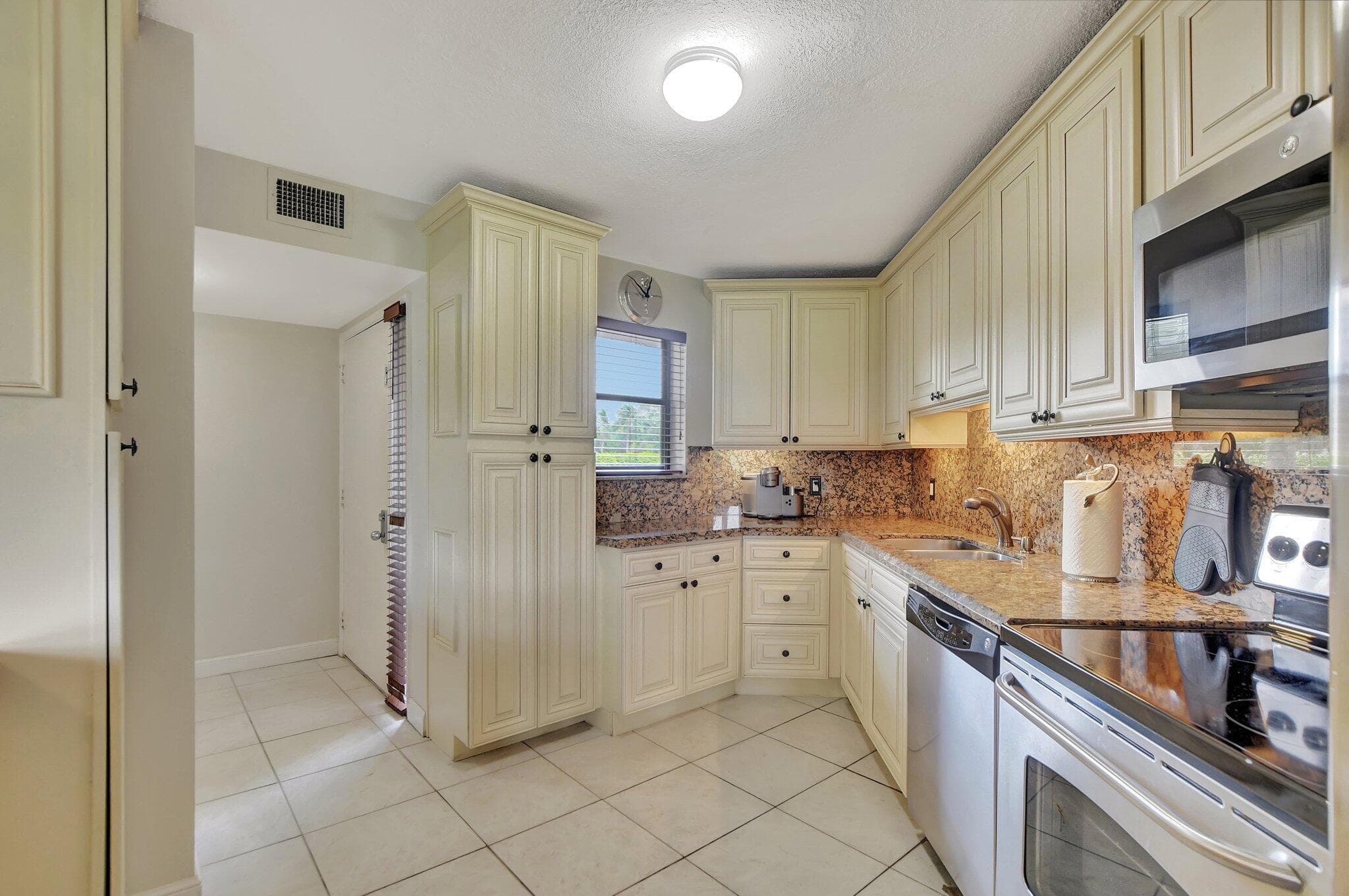 5901 Camino Del Sol 107, Boca Raton, FL 33433 — photo 12 of 51