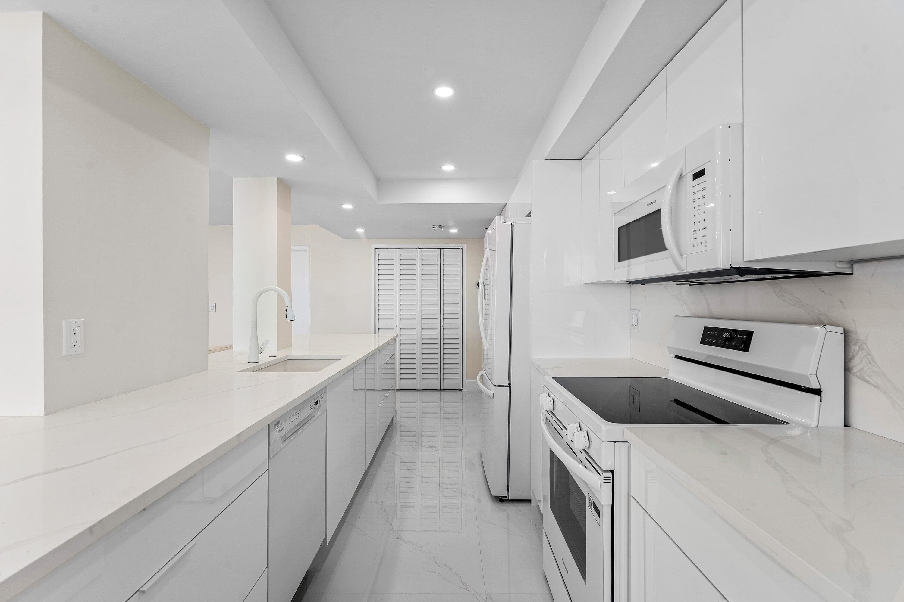 5460 N Ocean Drive 5b, Singer Island, FL 33404 — photo 10 of 67