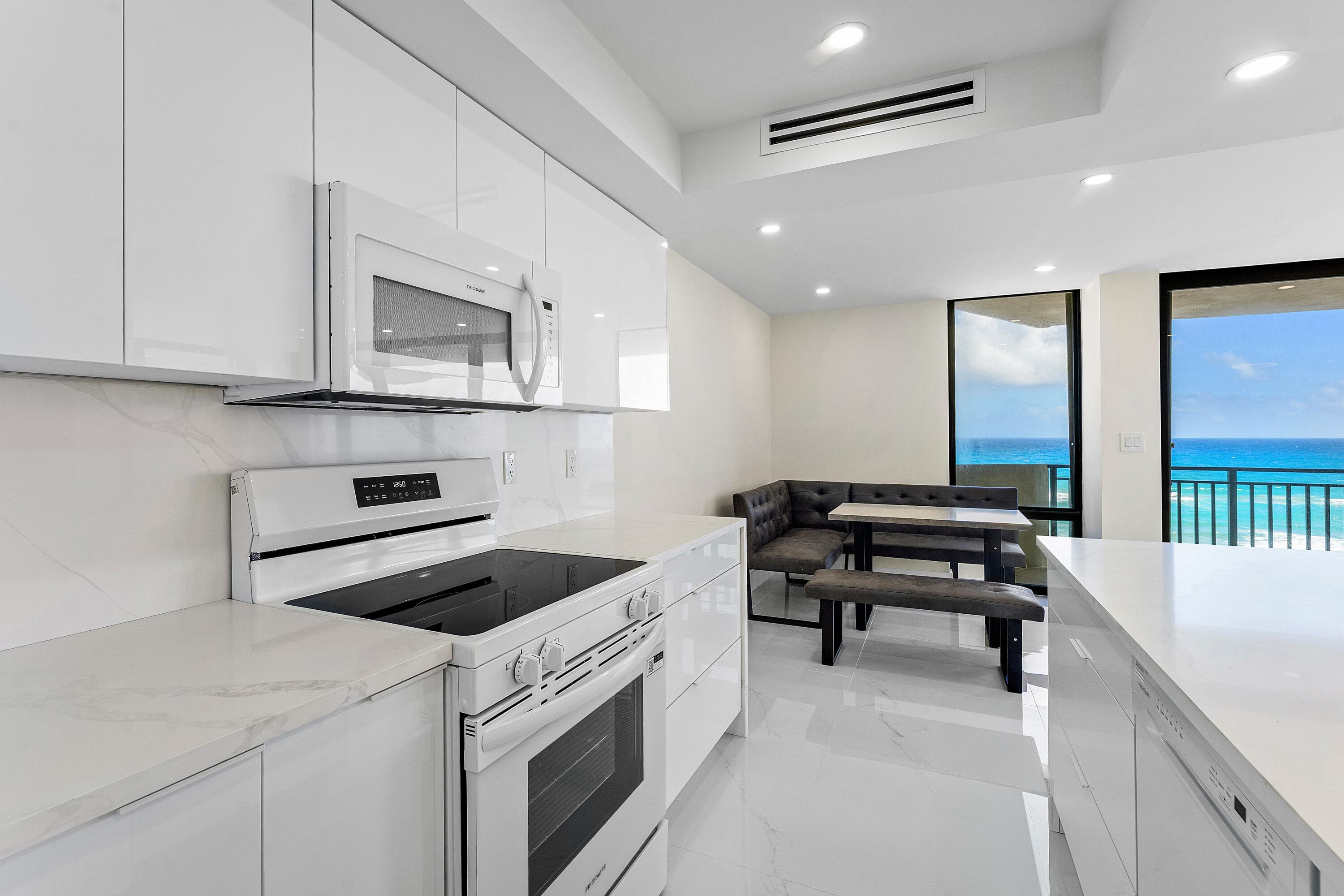 5460 N Ocean Drive 5b, Singer Island, FL 33404 — photo 9 of 67