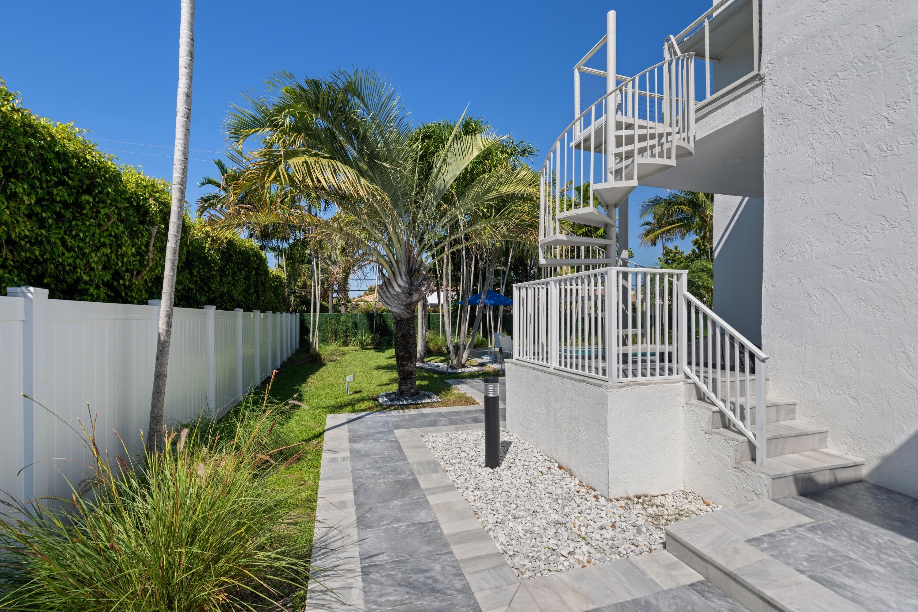 607 Intracoastal Drive, Fort Lauderdale, FL 33304 — photo 36 of 67