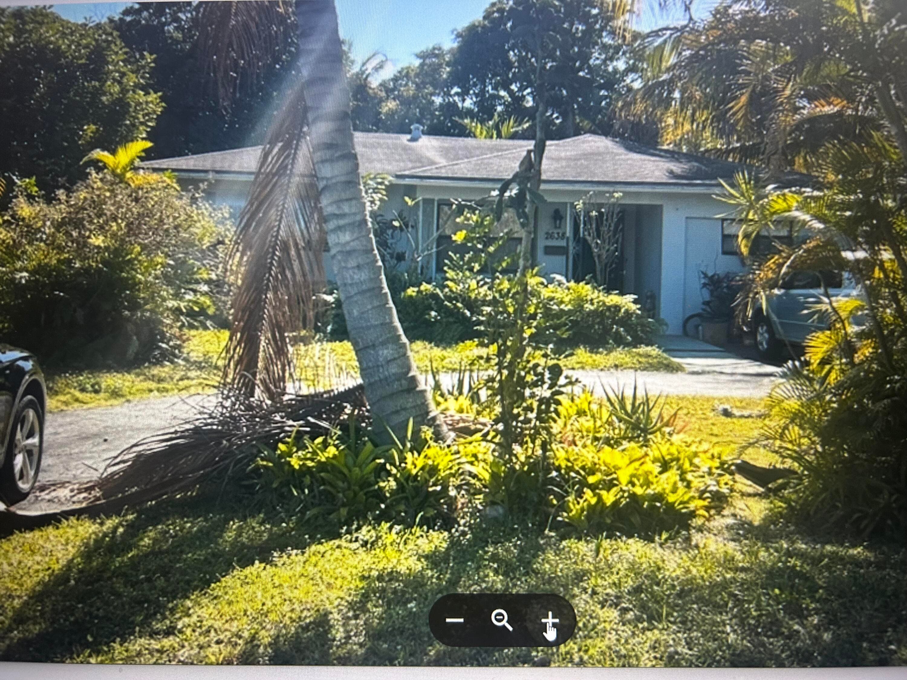 Single Family Residence in Hollywood — photo 1 of 3