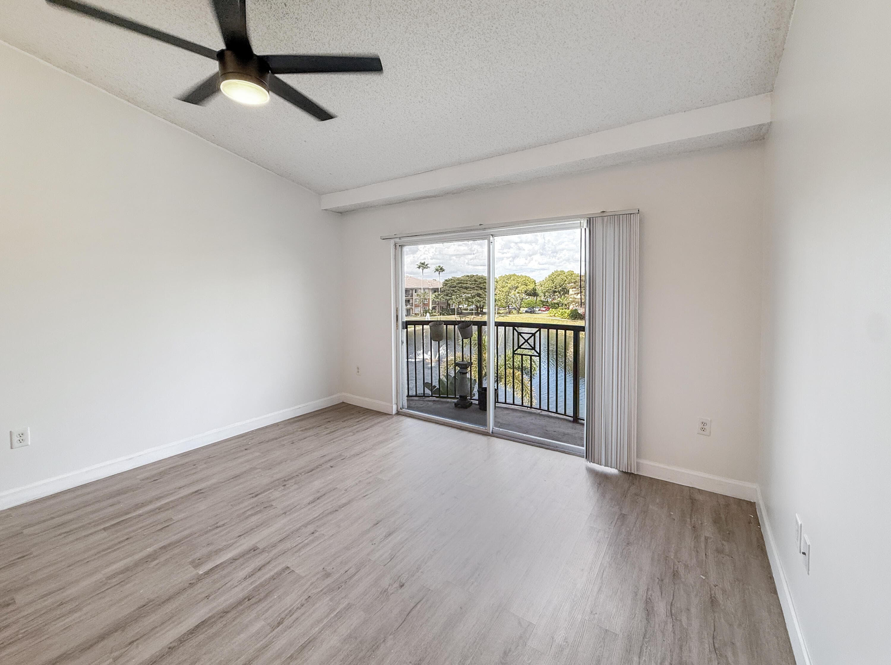 4155 N Haverhill Road 1420, West Palm Beach, FL 33417 — photo 4 of 19