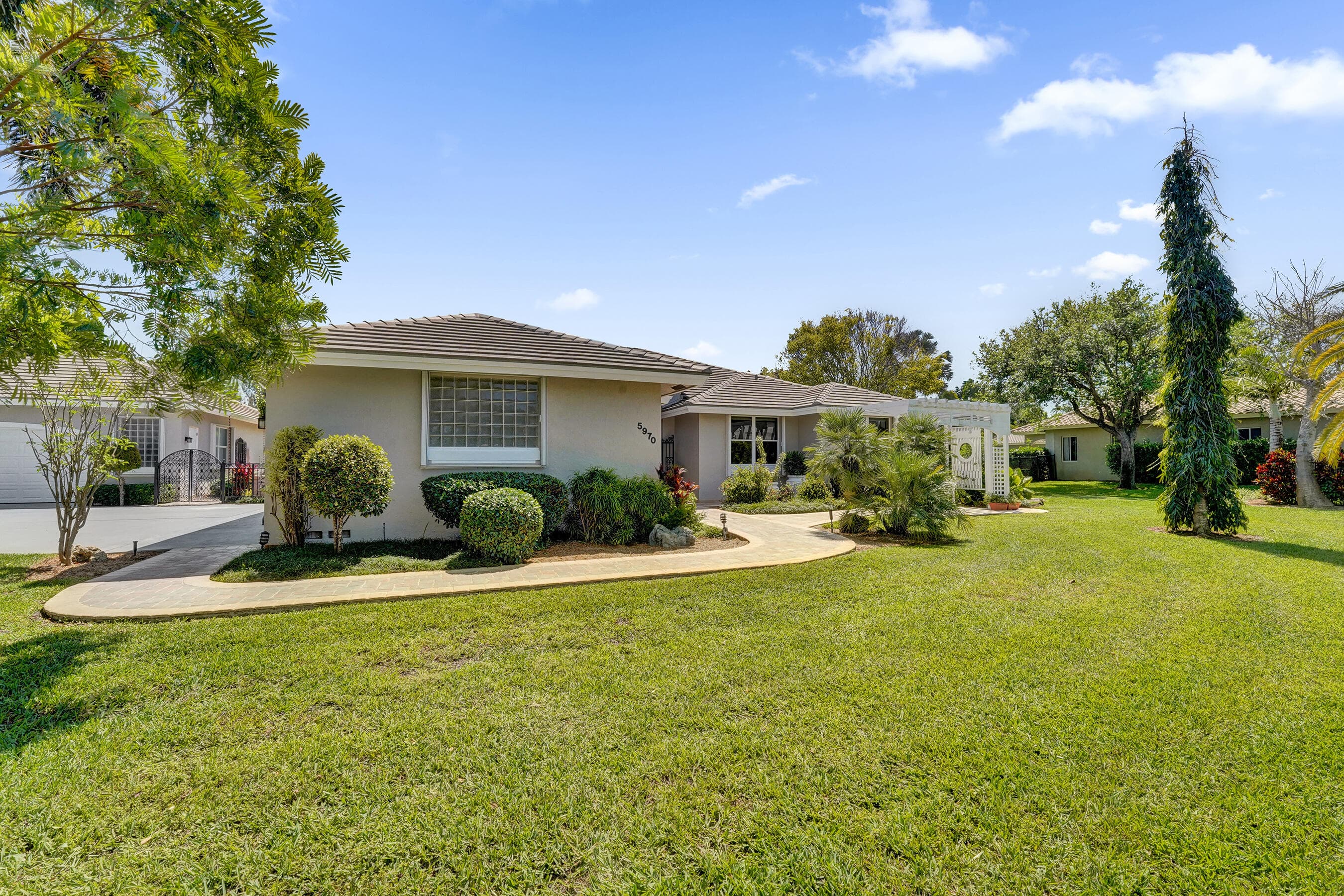 5970 SW 55th Street, Davie, FL 33314 — photo 8 of 88