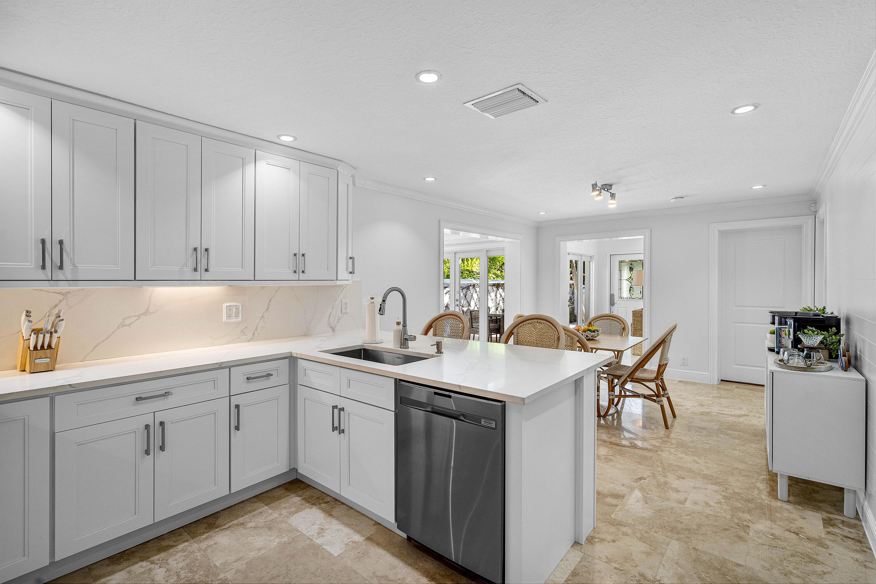 820 Palm Trail, Delray Beach, FL 33483 — photo 7 of 40