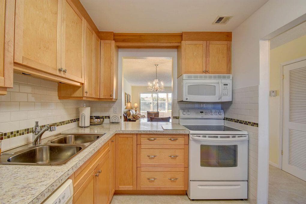 307 Lake Evelyn Drive, West Palm Beach, FL 33411 — photo 6 of 66