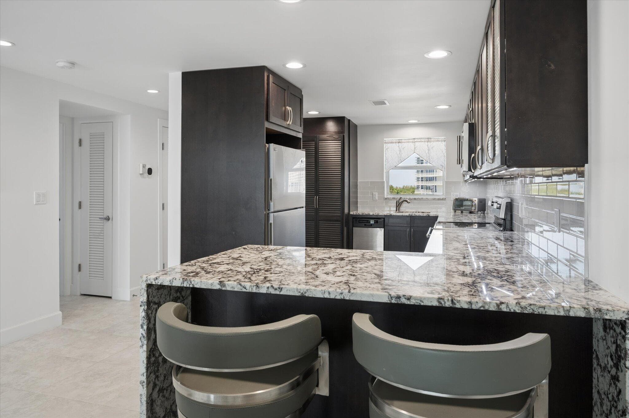 511 Bayshore Drive 802, Fort Lauderdale, FL 33304 — photo 2 of 30