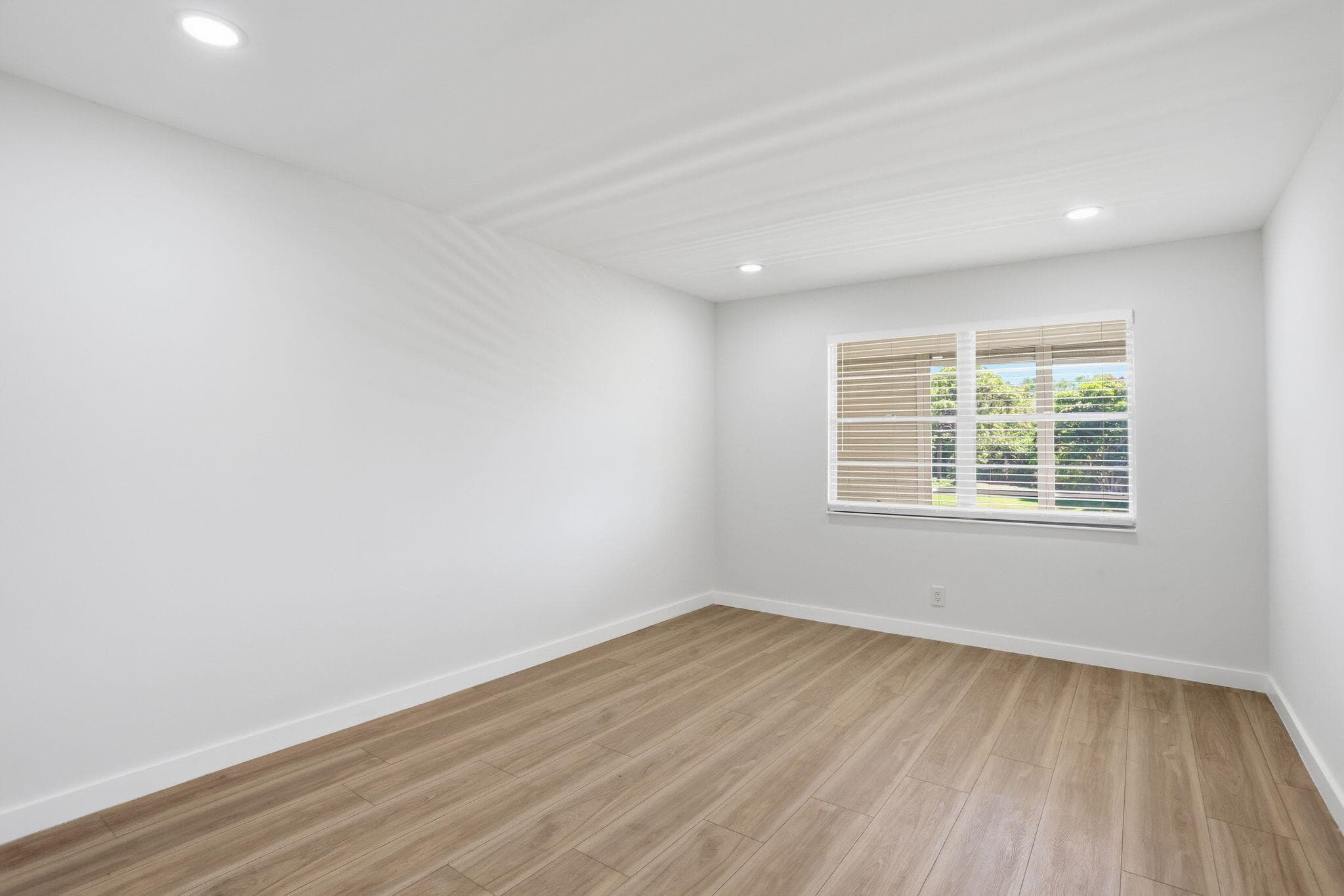 2005 Newport G, Deerfield Beach, FL 33442 — photo 9 of 34