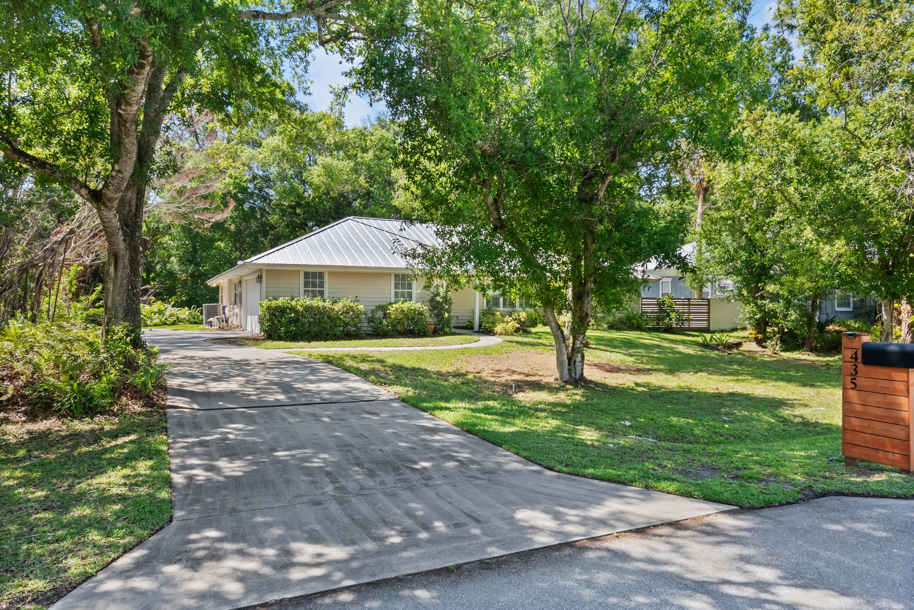 435 61st Avenue, Vero Beach, FL 32968 — photo 5 of 46