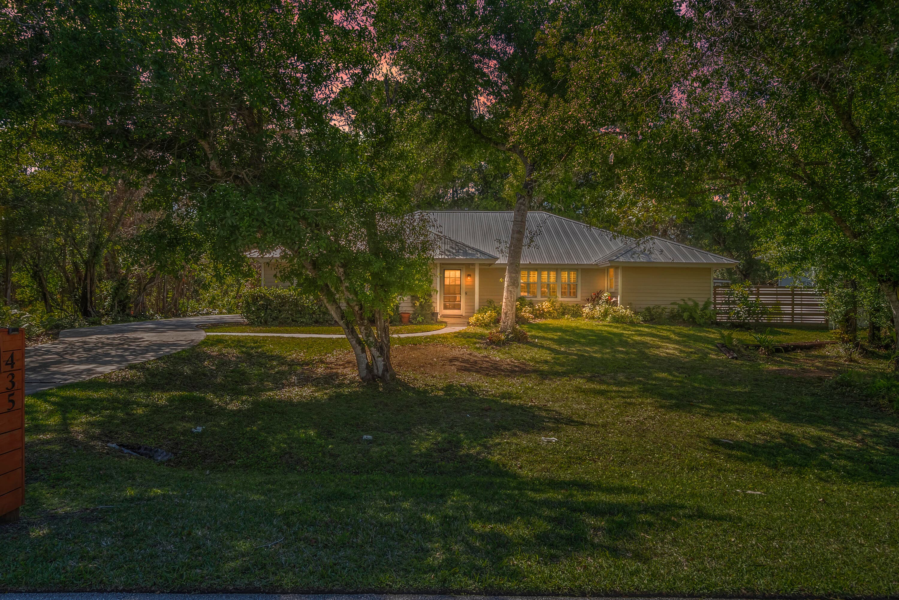 435 61st Avenue, Vero Beach, FL 32968 — photo 4 of 46