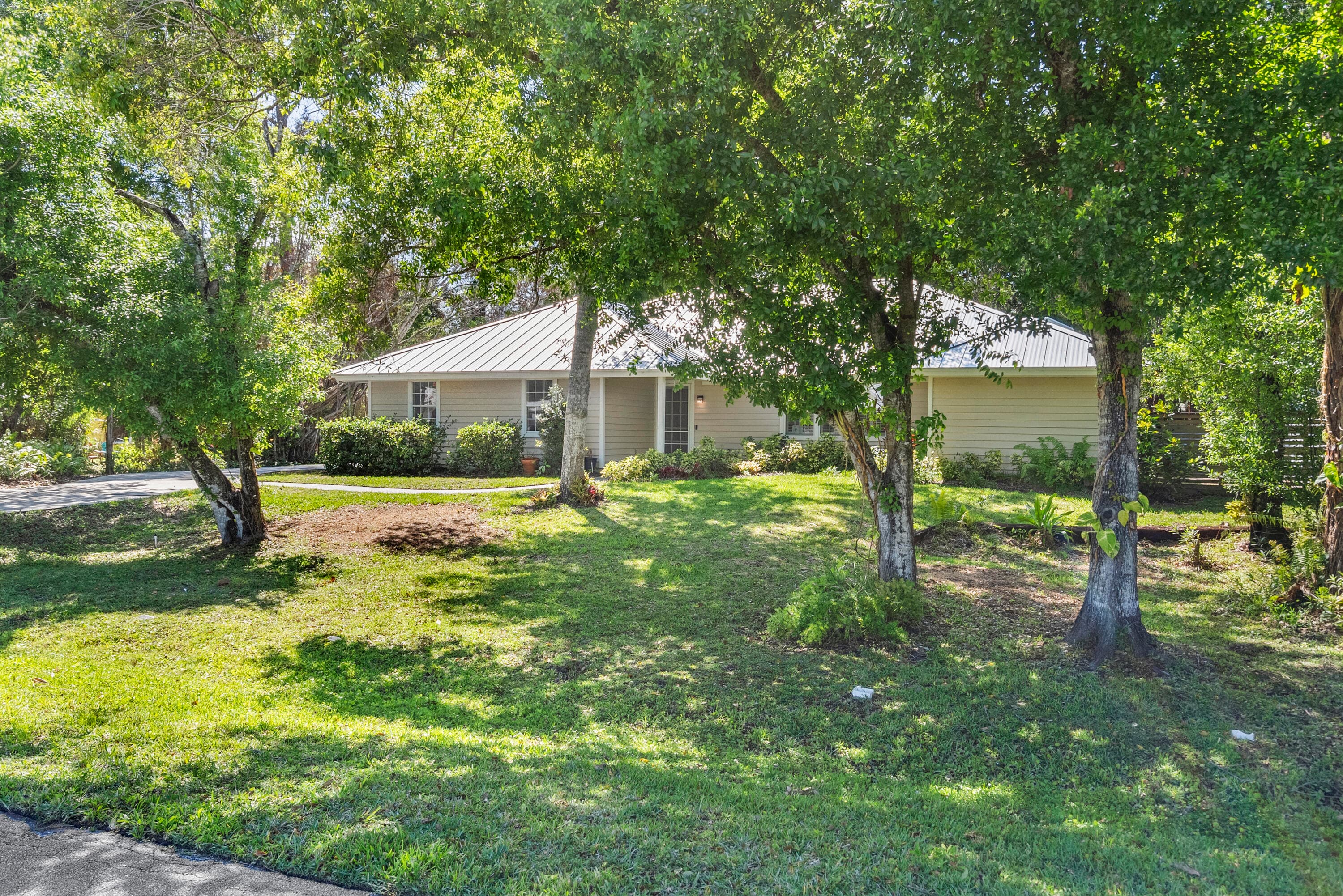 435 61st Avenue, Vero Beach, FL 32968 — photo 6 of 46