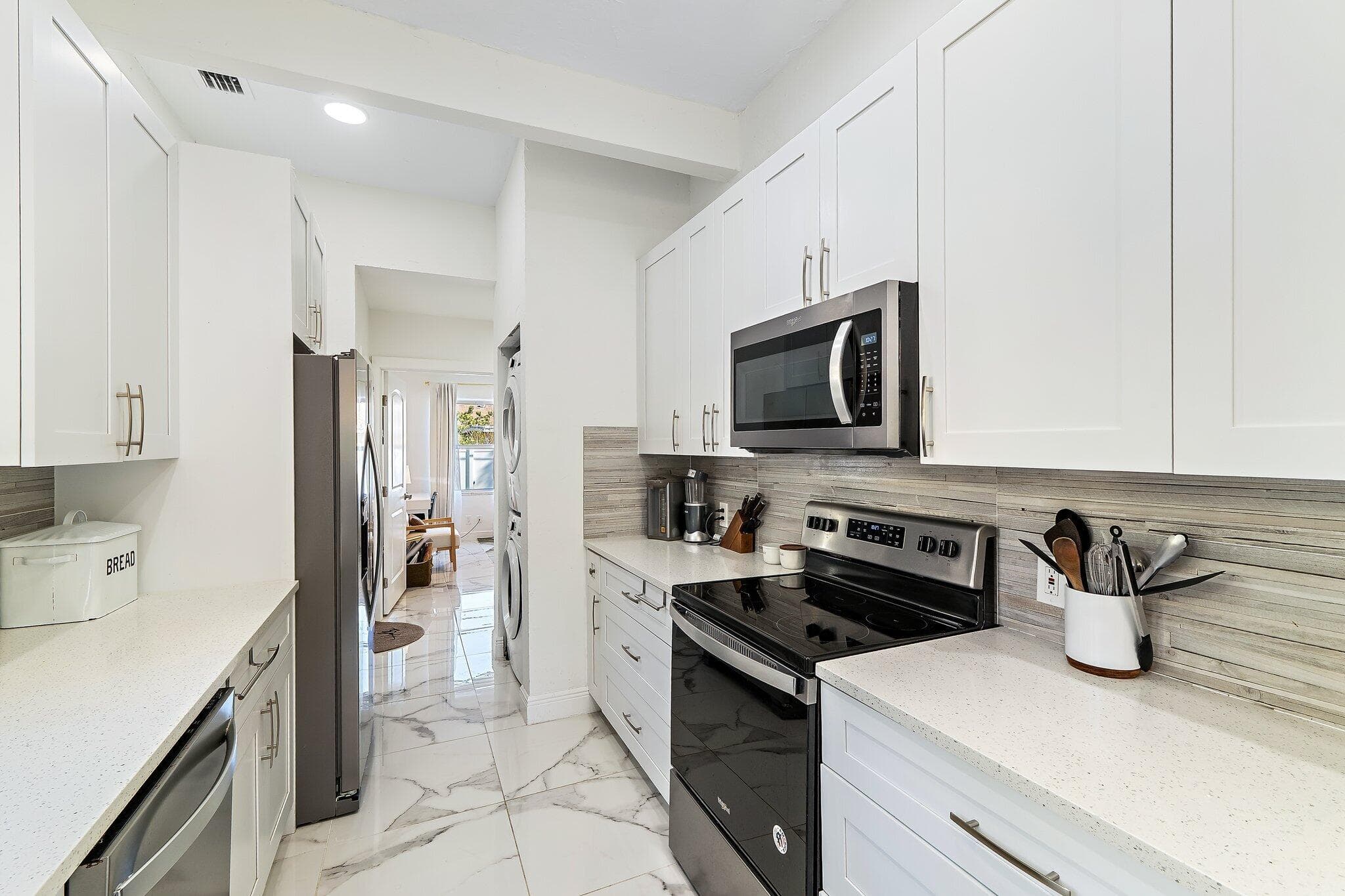 423 Avenida Alegre, West Palm Beach, FL 33405 — photo 12 of 35