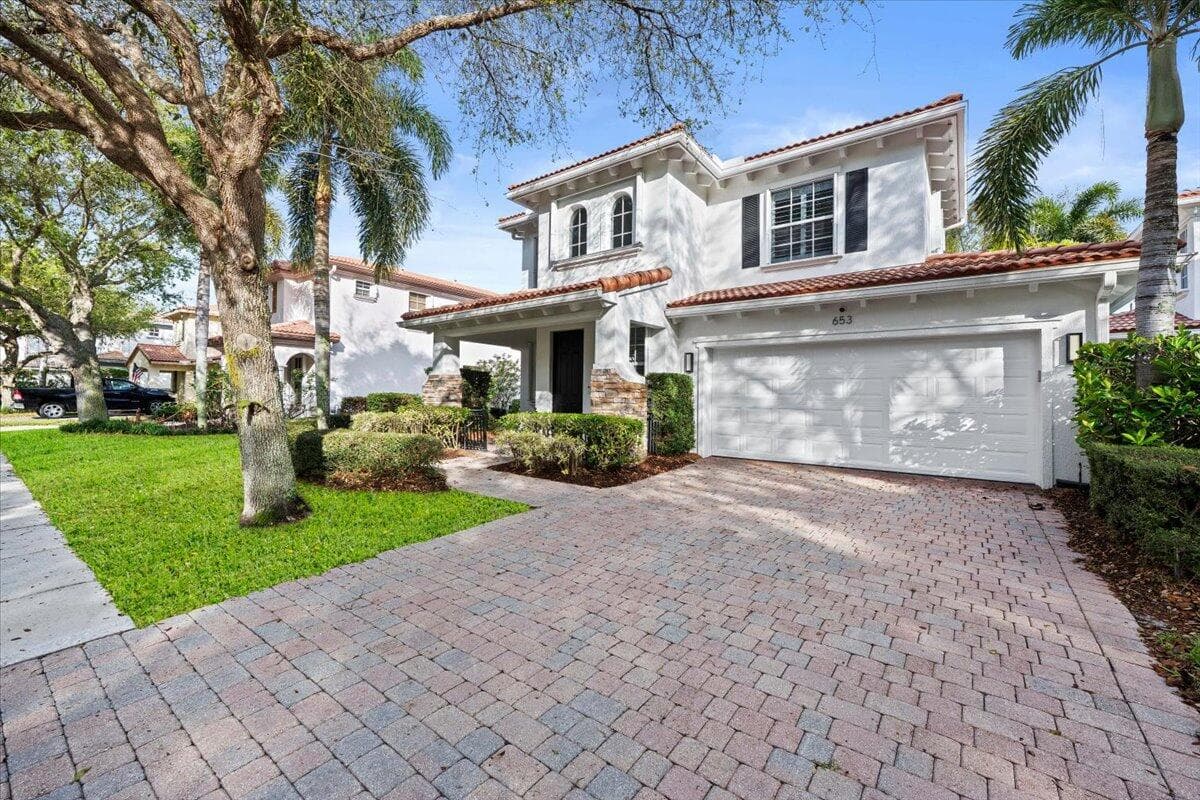 653 Castle Drive, Palm Beach Gardens, FL 33410 — photo 2 of 63