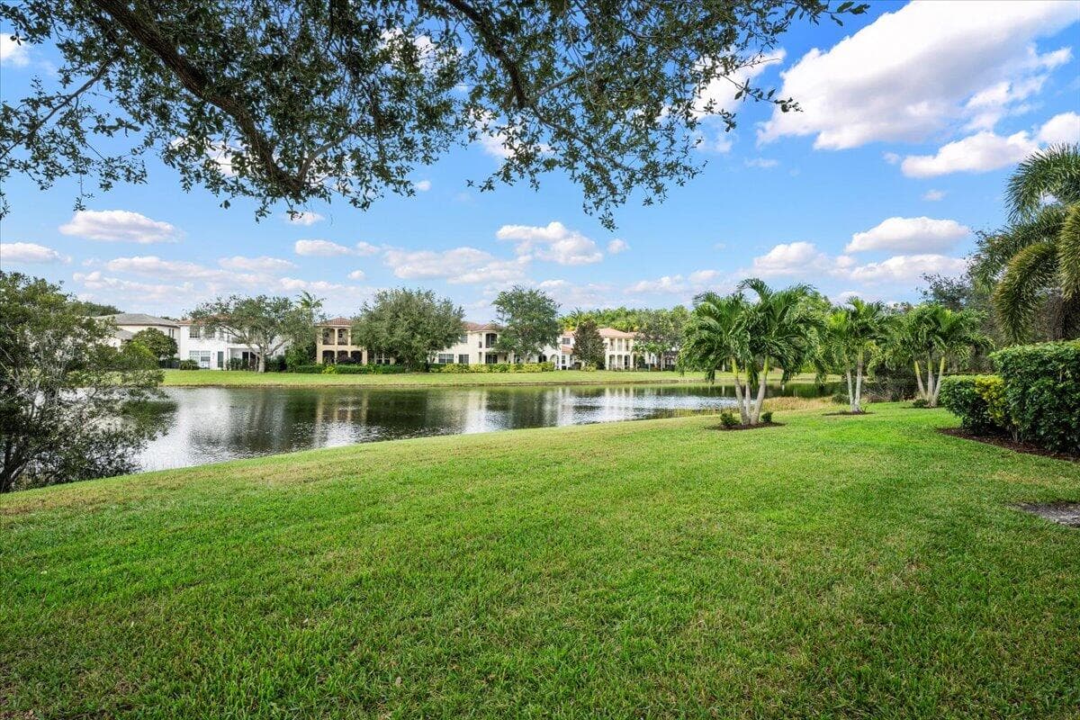 653 Castle Drive, Palm Beach Gardens, FL 33410 — photo 31 of 63
