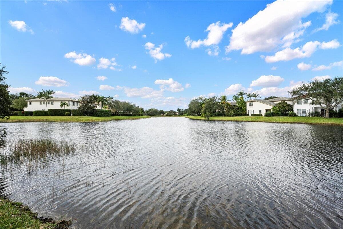 653 Castle Drive, Palm Beach Gardens, FL 33410 — photo 3 of 63