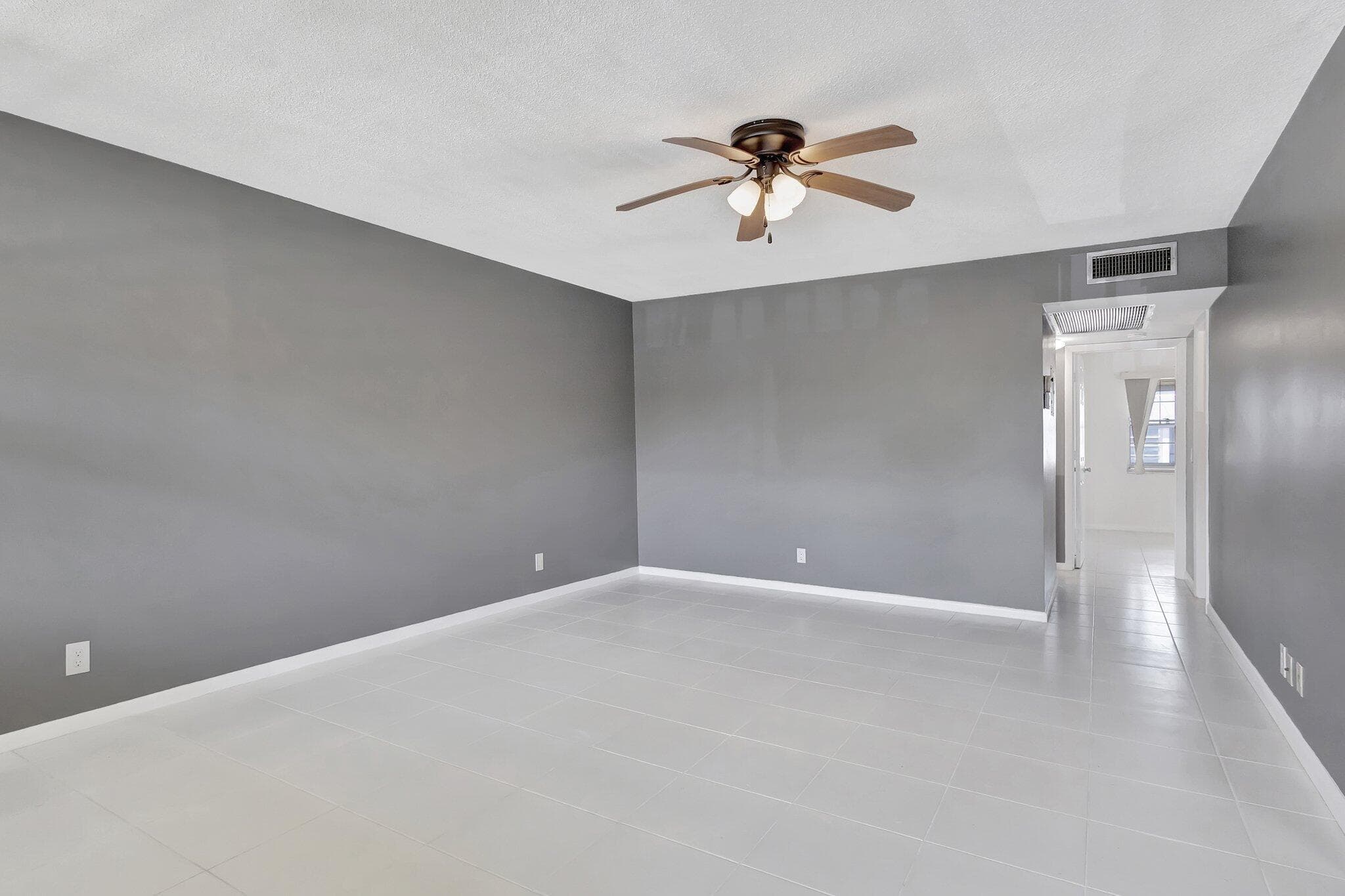 110 E Sheffield E, West Palm Beach, FL 33417 — photo 4 of 32