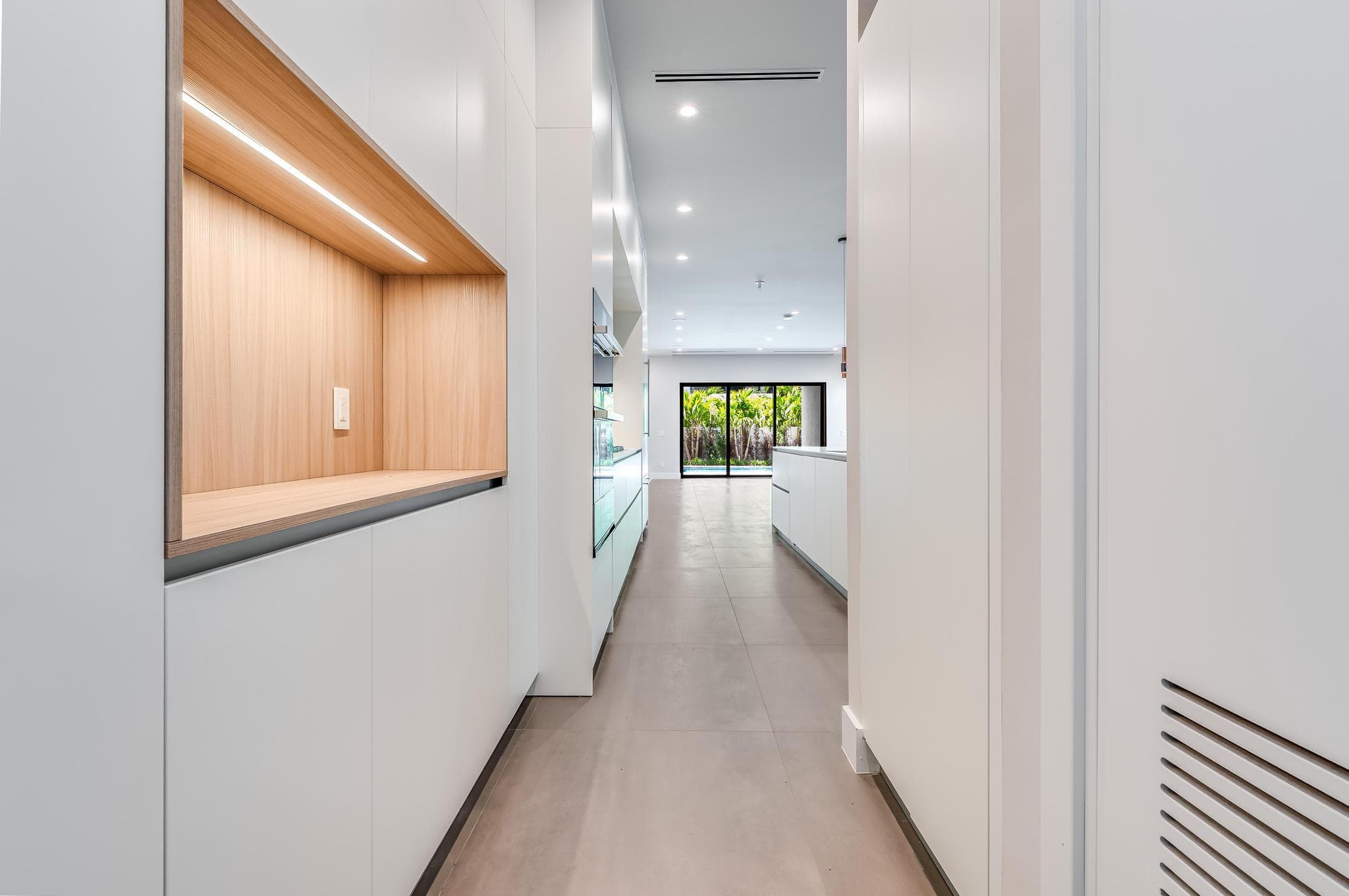 919 NE 17th Terrace A, Fort Lauderdale, FL 33304 — photo 4 of 45
