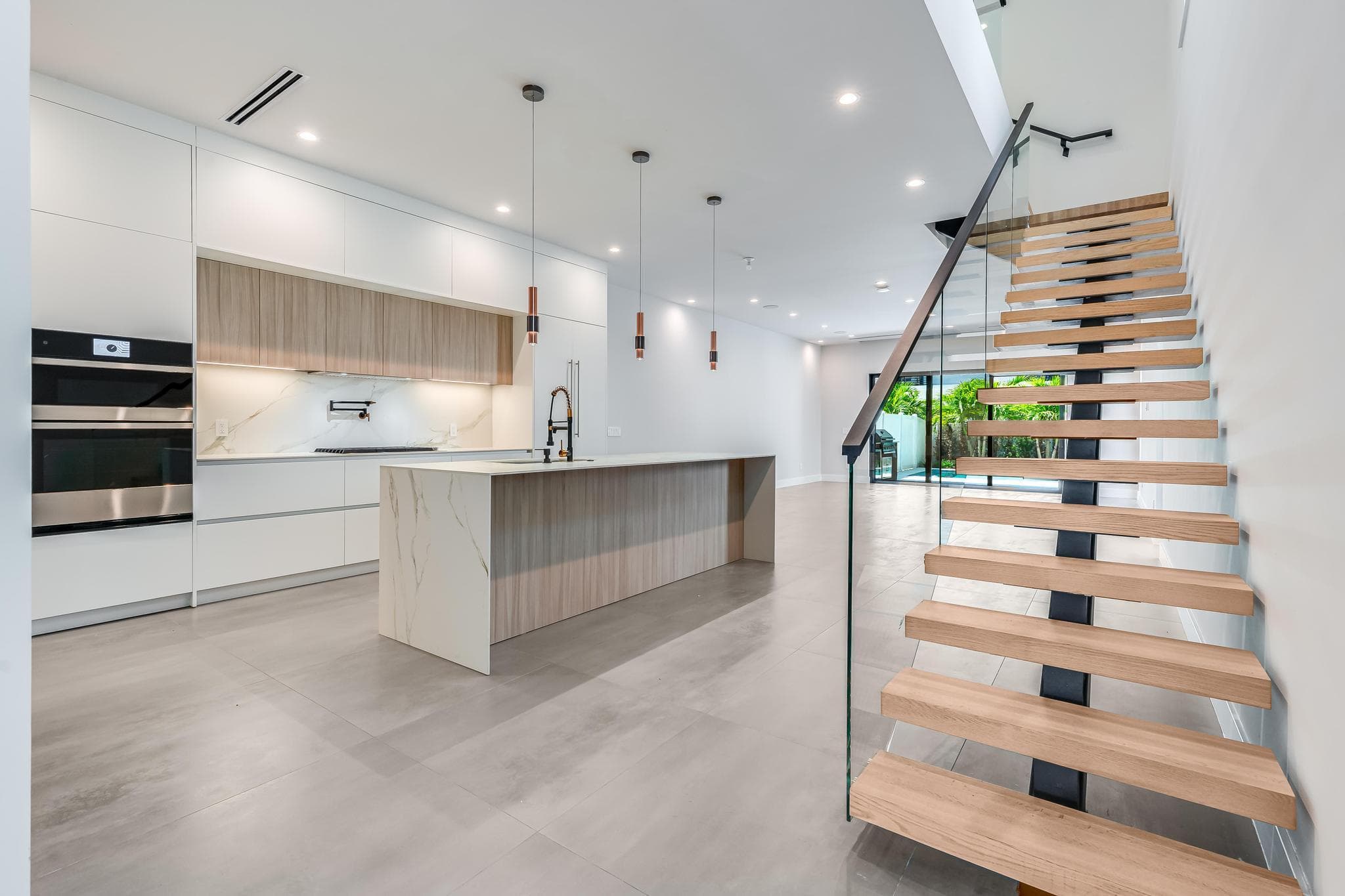 919 NE 17th Terrace A, Fort Lauderdale, FL 33304 — photo 11 of 45