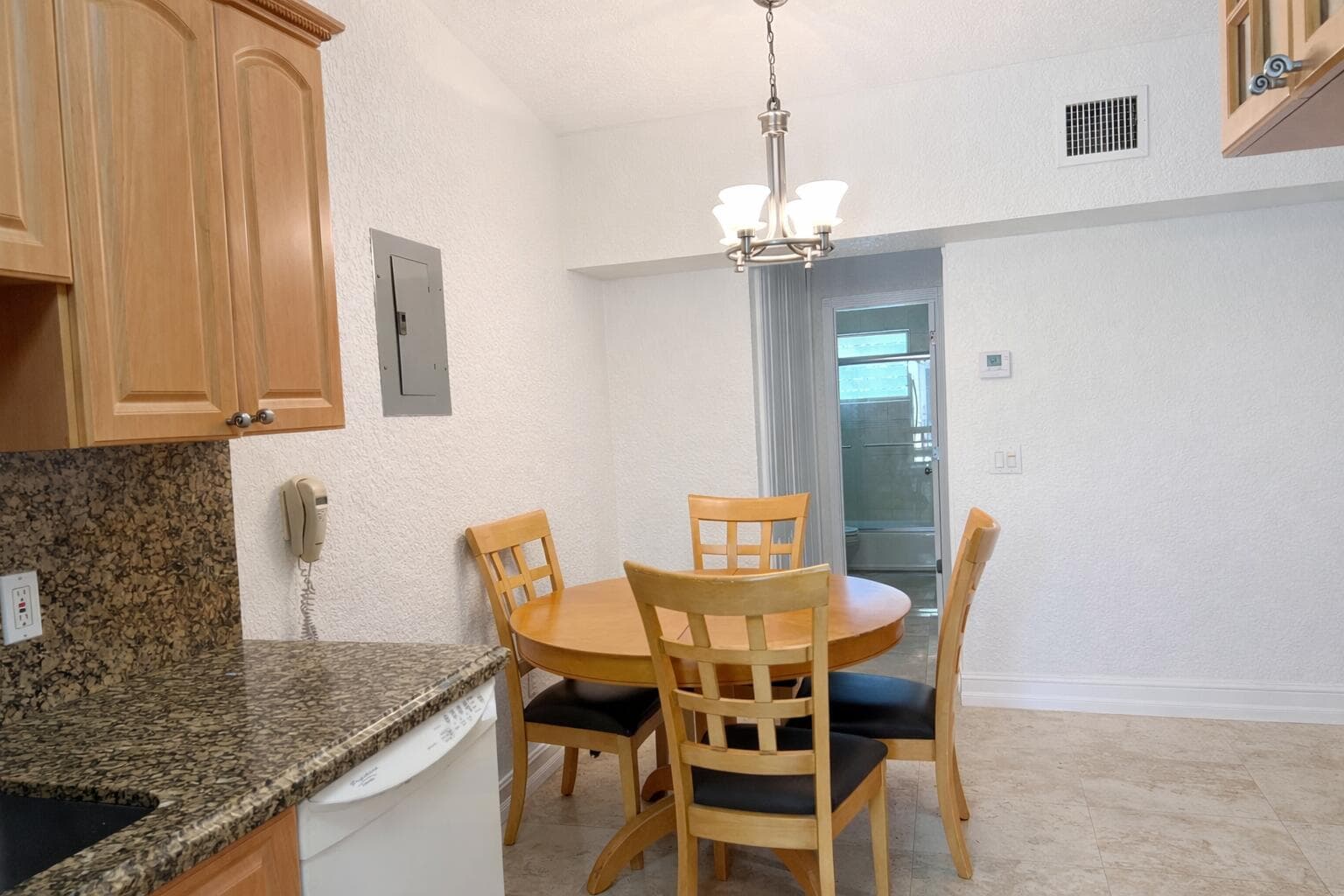 655 Meridian Avenue 24, Miami Beach, FL 33139 — photo 6 of 9