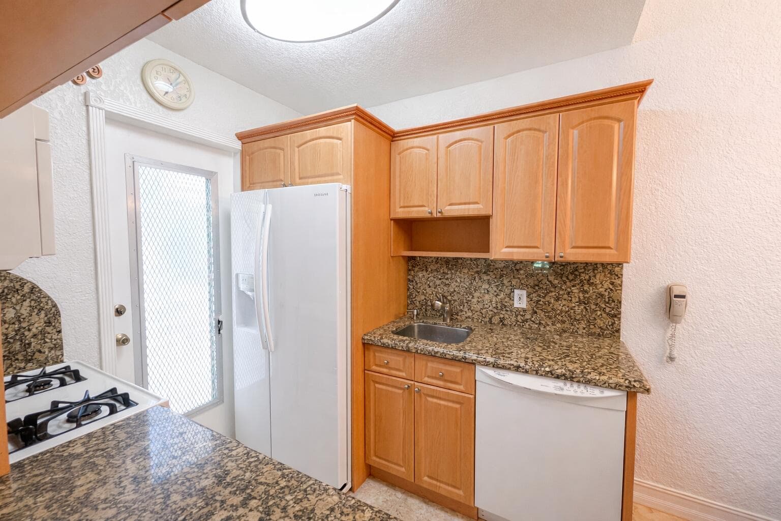 655 Meridian Avenue 24, Miami Beach, FL 33139 — photo 4 of 9