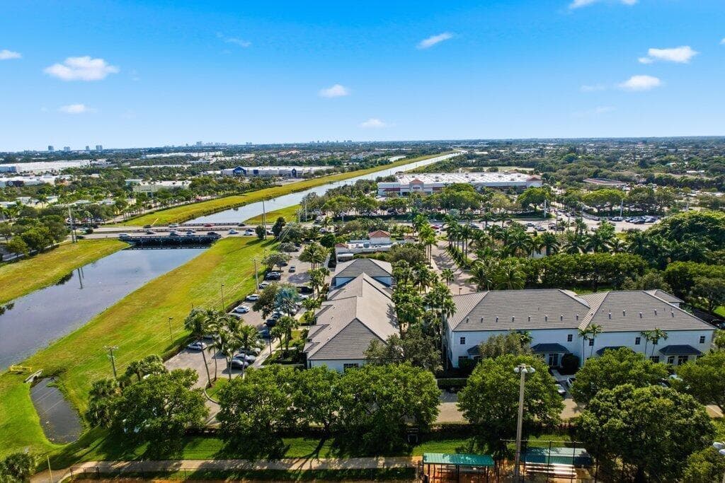3307 Northlake Boulevard 107, Palm Beach Gardens, FL 33403 — photo 4 of 40