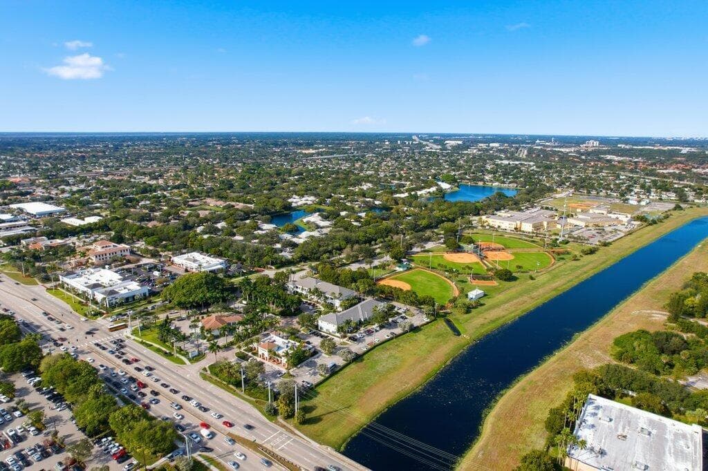 3307 Northlake Boulevard 107, Palm Beach Gardens, FL 33403 — photo 9 of 40