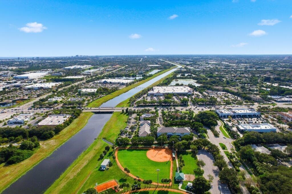 3307 Northlake Boulevard 107, Palm Beach Gardens, FL 33403 — photo 12 of 40