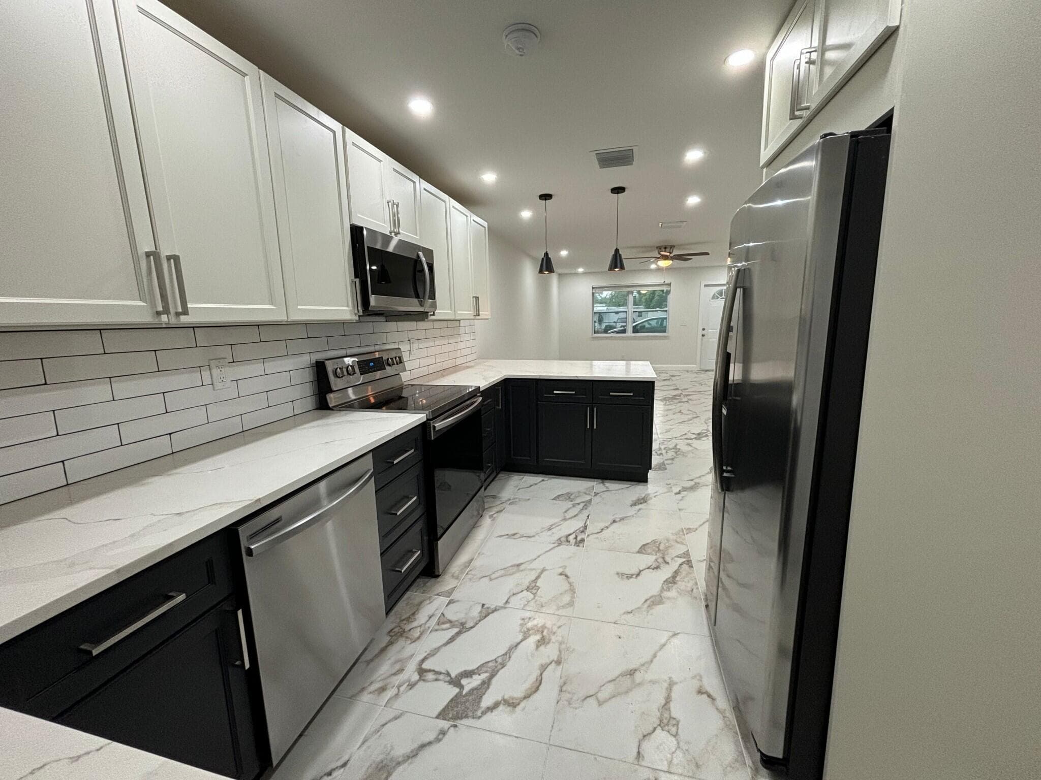 800 SW 7th Street, Hallandale Beach, FL 33009 — photo 4 of 9
