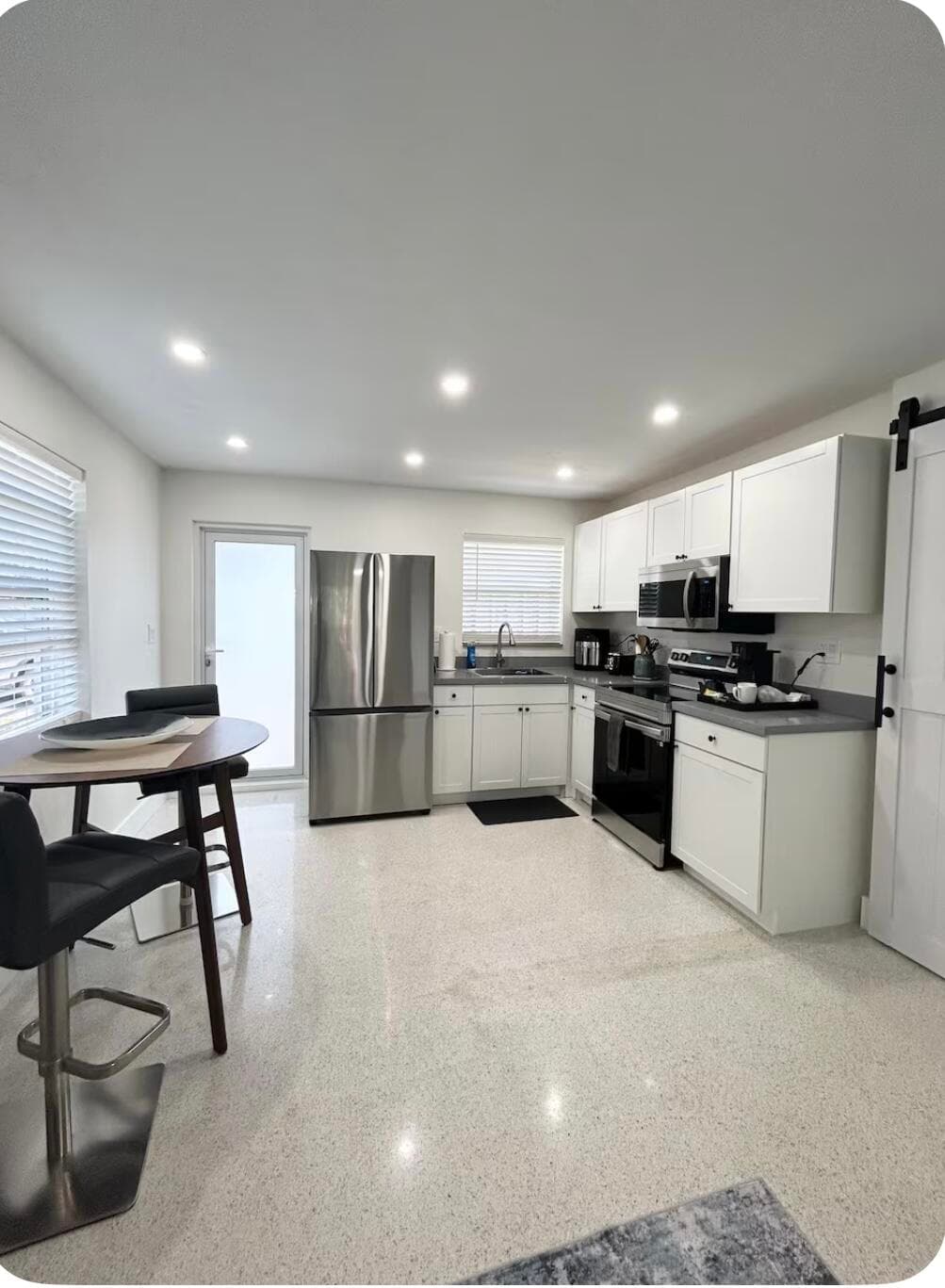 1516 N Dixie Highway 1-2, Fort Lauderdale, FL 33304 — photo 4 of 78