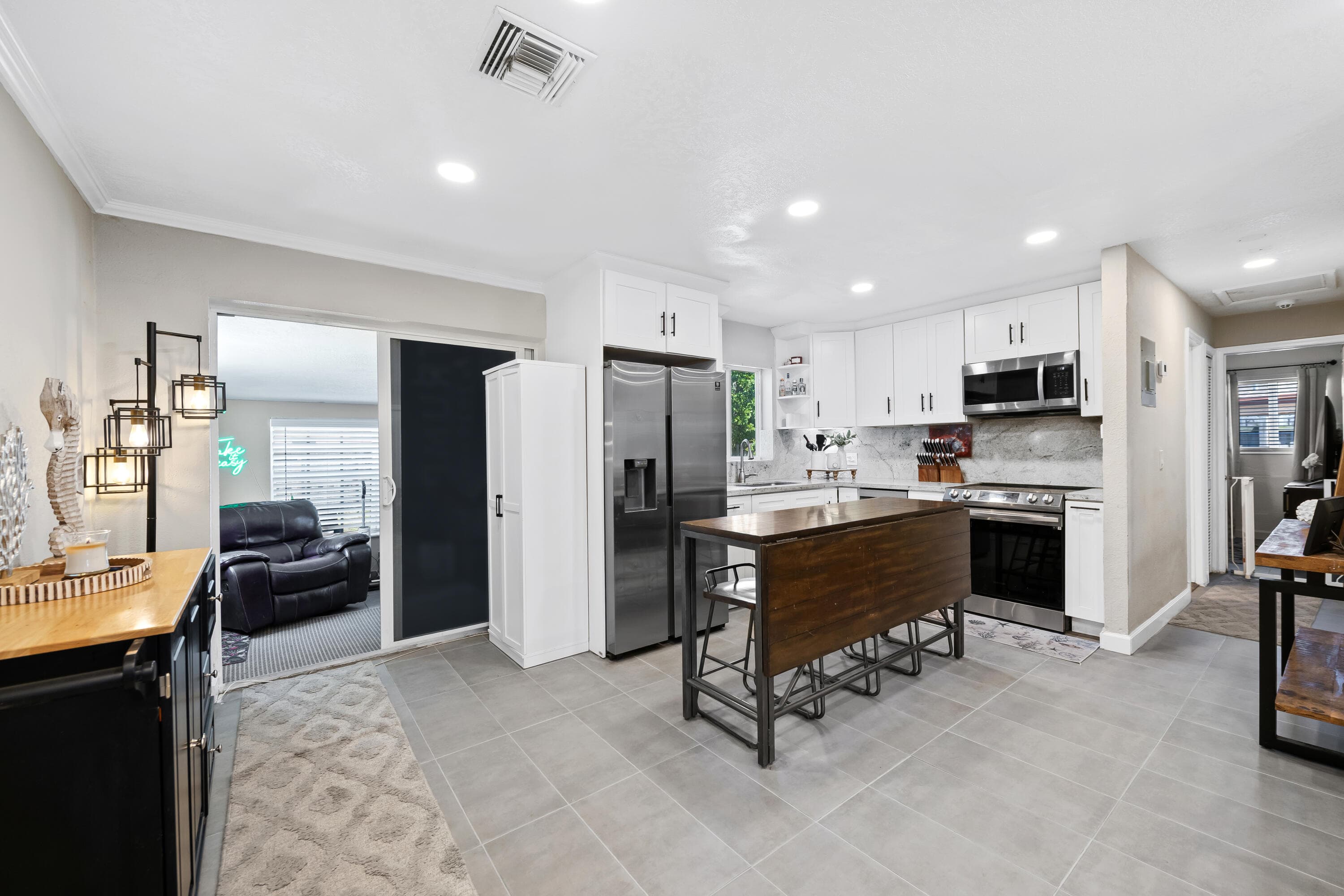 611 NW 18th Court, Pompano Beach, FL 33060 — photo 4 of 24