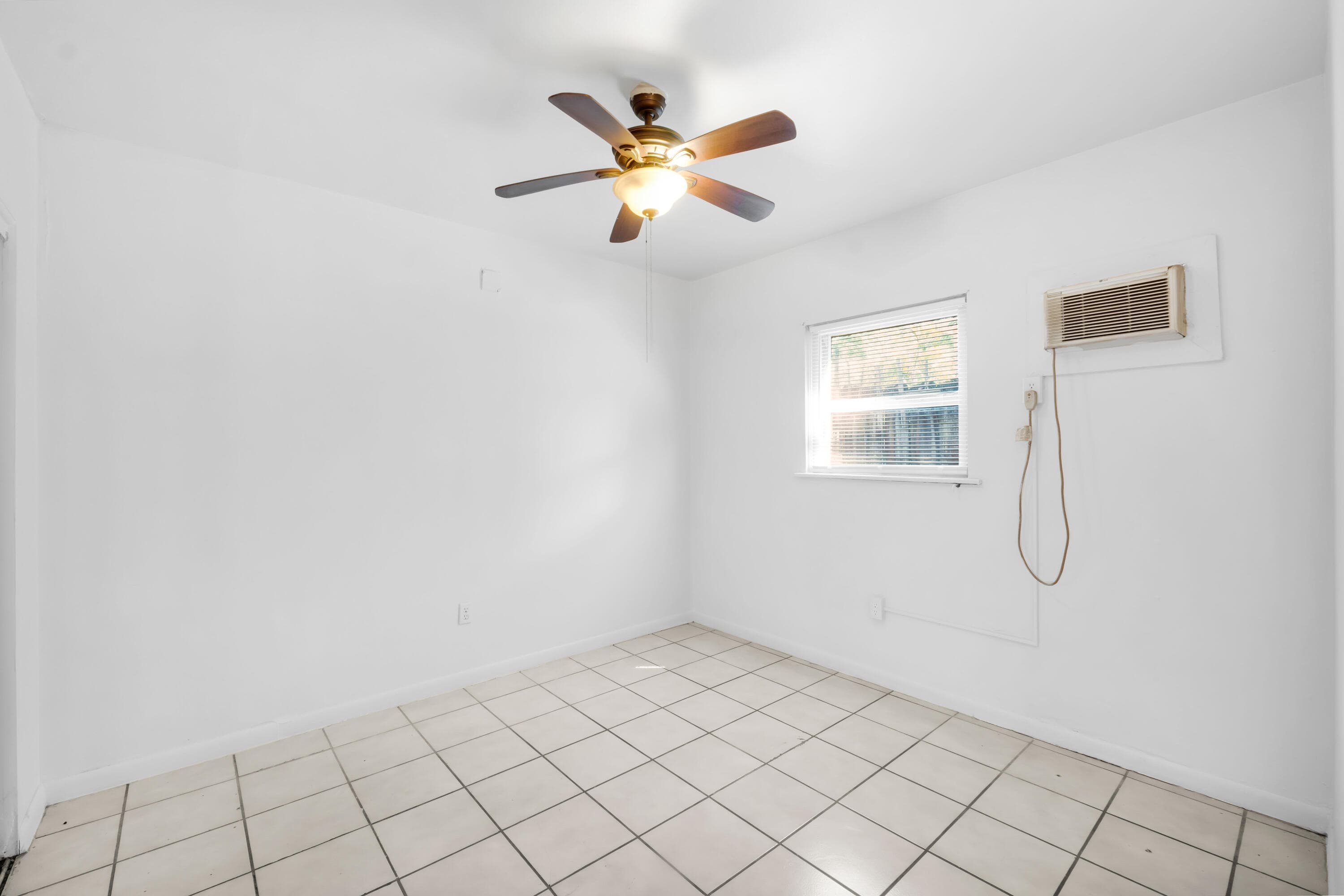 1217 SE 1st Street, Fort Lauderdale, FL 33301 — photo 4 of 11
