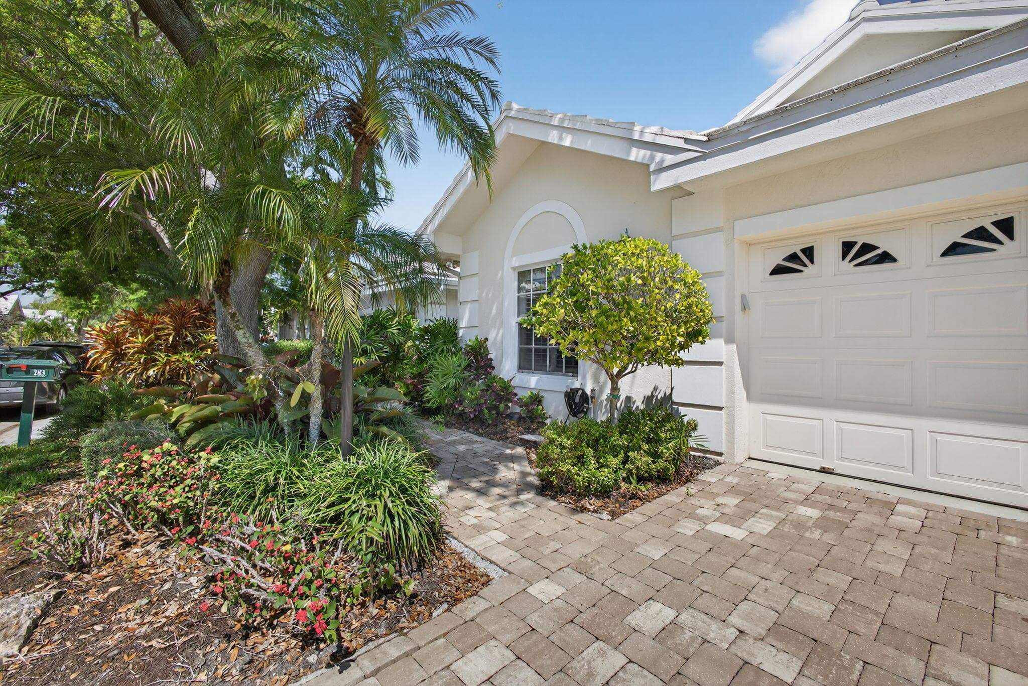 283 Canterbury Drive W, Palm Beach Gardens, FL 33418 — photo 3 of 105